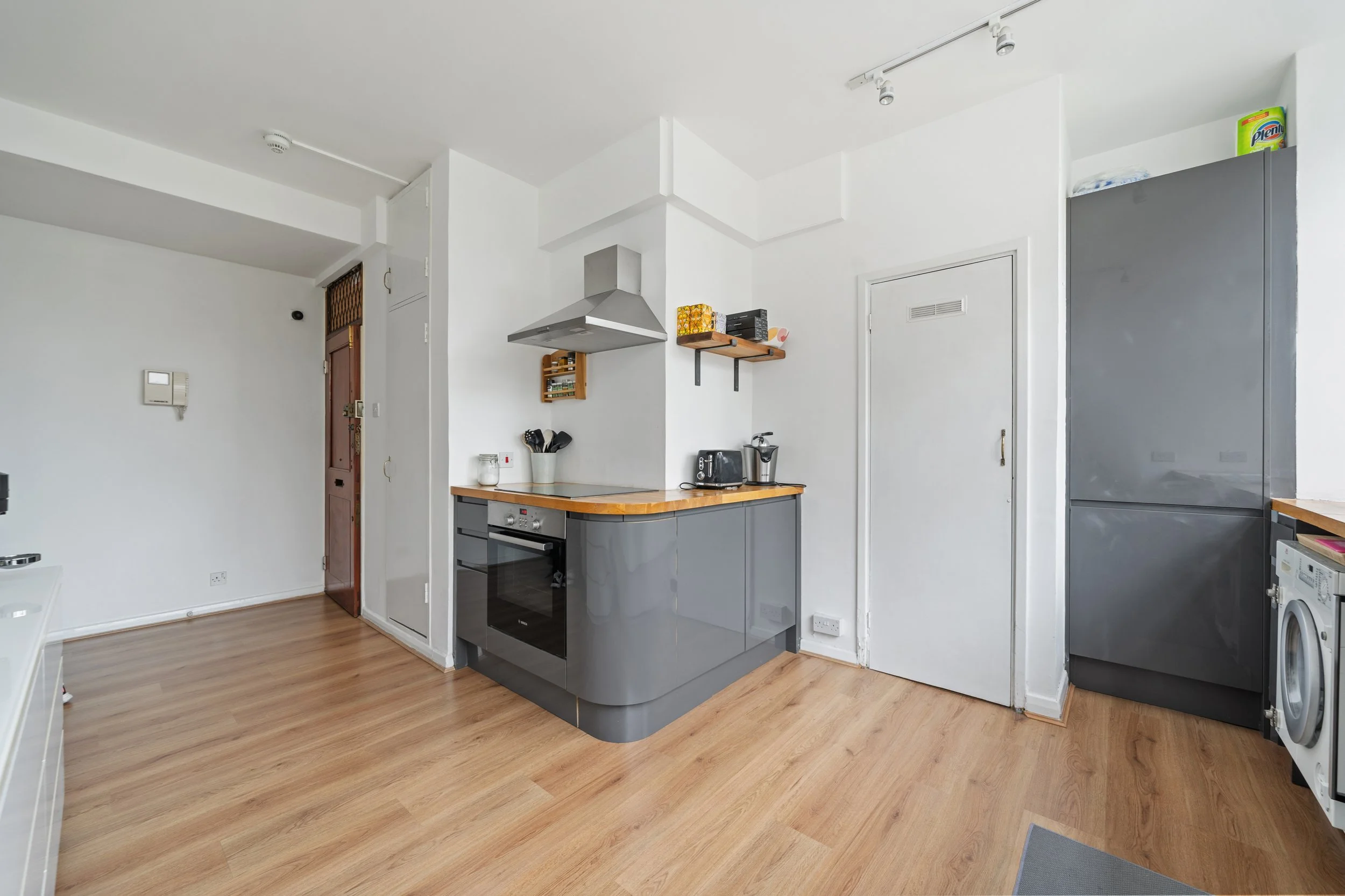 Flat 15, 89 Great Portland Street W1W 7LX-3.jpg