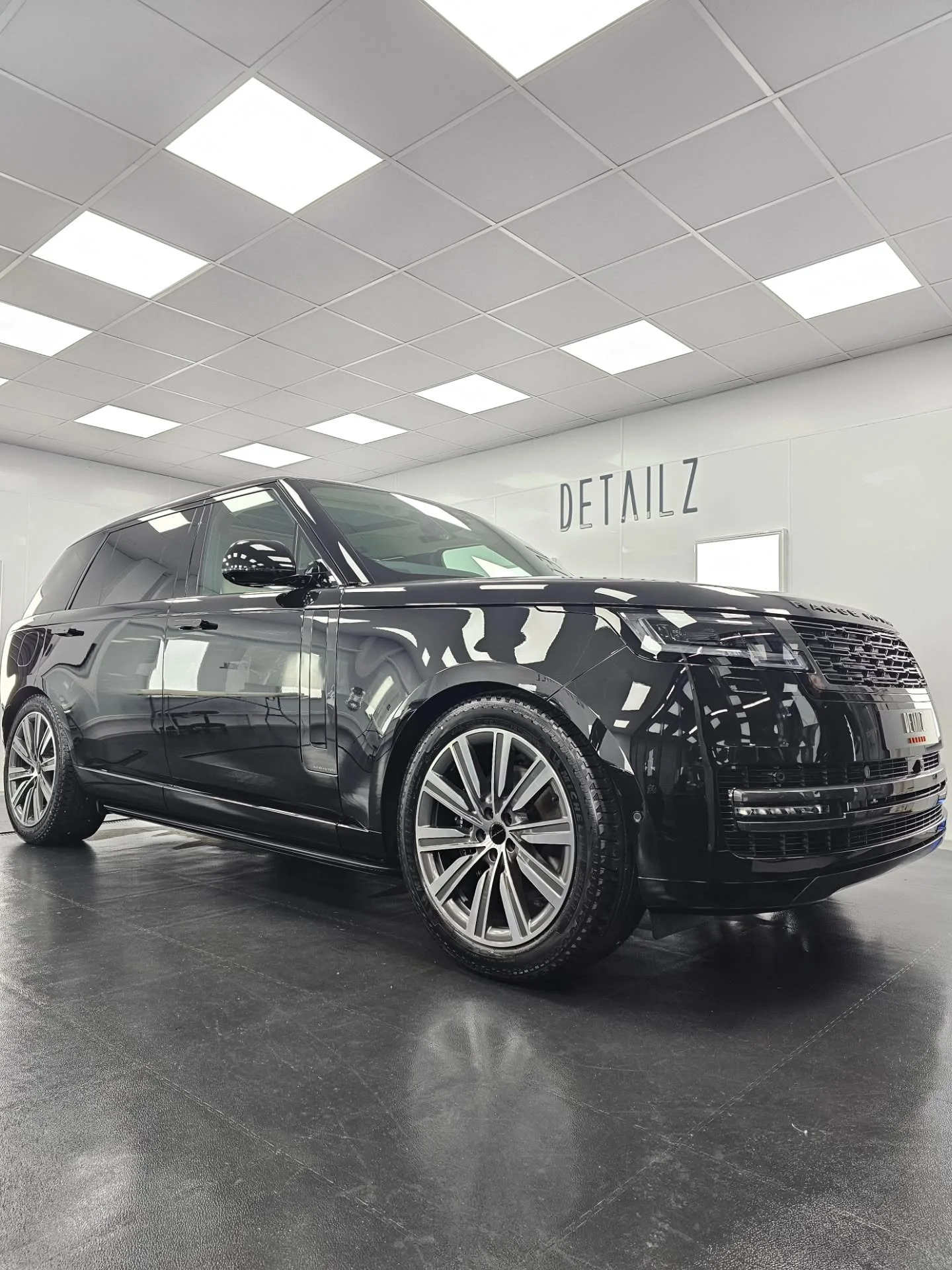 Range Rover Vogue receiving our Gtechniq Total Surface Protection Package.

Even new cars require proper preparation before protection. This vehicle underwent a deep clean, full decontamination and machine polishing to refine the paint and maximise g