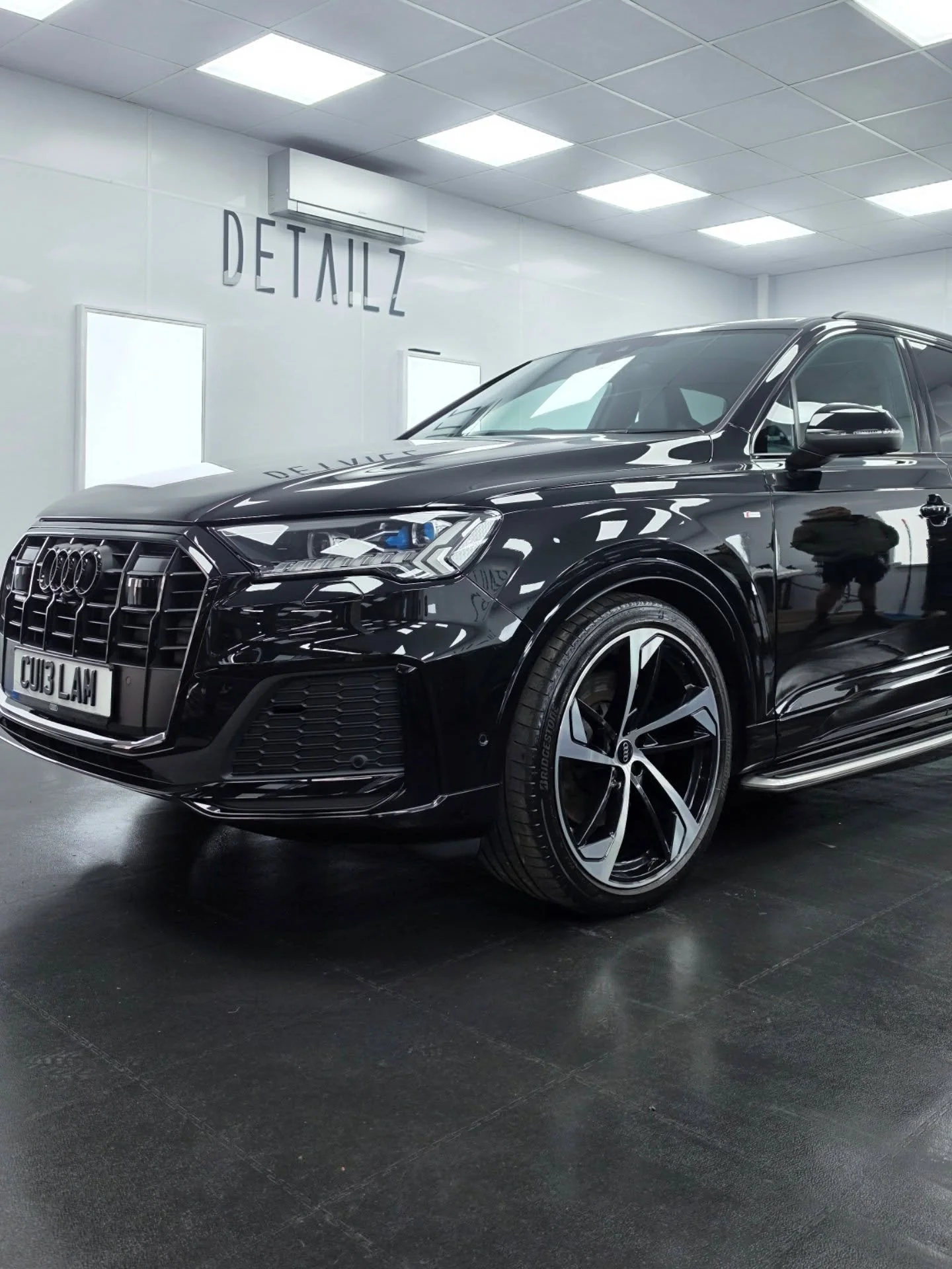 Deep correction.
Fresh calipers.
Fresh plates.
Gloss restored.
Protected for the long run.
Audi Q7 | Detailz

www.detailzlondon.co.uk