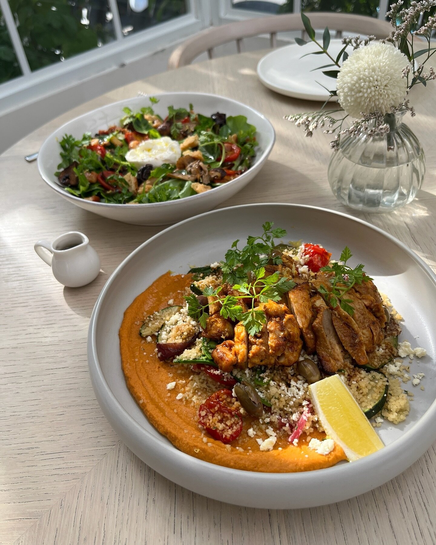 Healthy &amp; nourishing food doesn&rsquo;t have to be boring!

Chicken shawarma bowl with roast veggie couscous salad, and sun dried tomato hummus ❤️

Burrata &amp; warm mushroom salad, roast tomato &amp; bacon, with truffle vinaigrette and brown bu