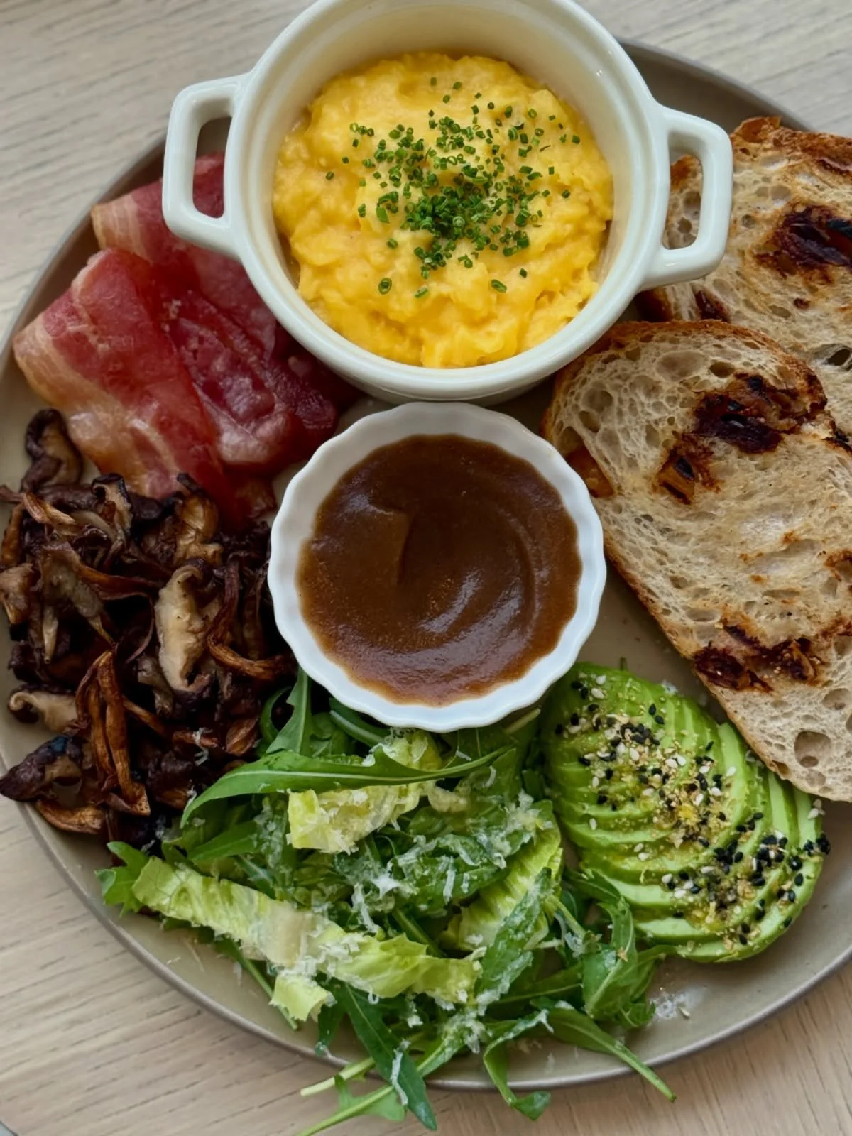 The brunch plate you&rsquo;ve been looking for ☀️

🥖 Sourdough toast with figs, apricots &amp; dried cranberries from @sugarpea.bakery 

🍏 House made apple butter with autumn spices 

🥚 Soft scrambled eggs

🥓 Bacon 

🥑 Avocado with everything se