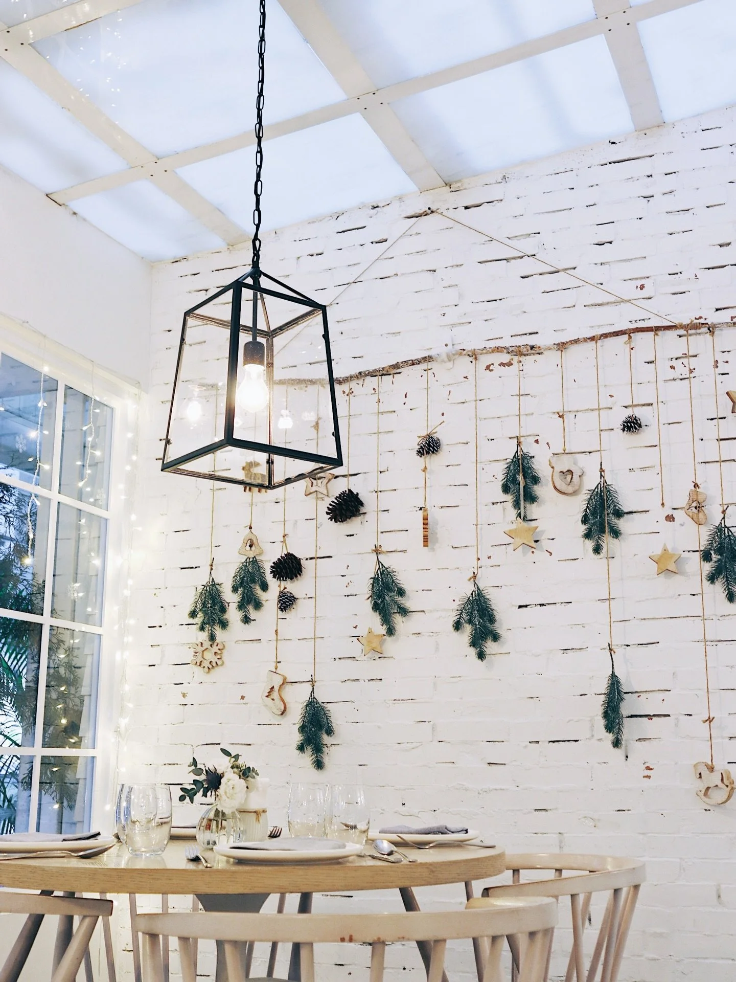 A white Christmas kind of calm 🤍
Your cozy gathering spot this season 🌲