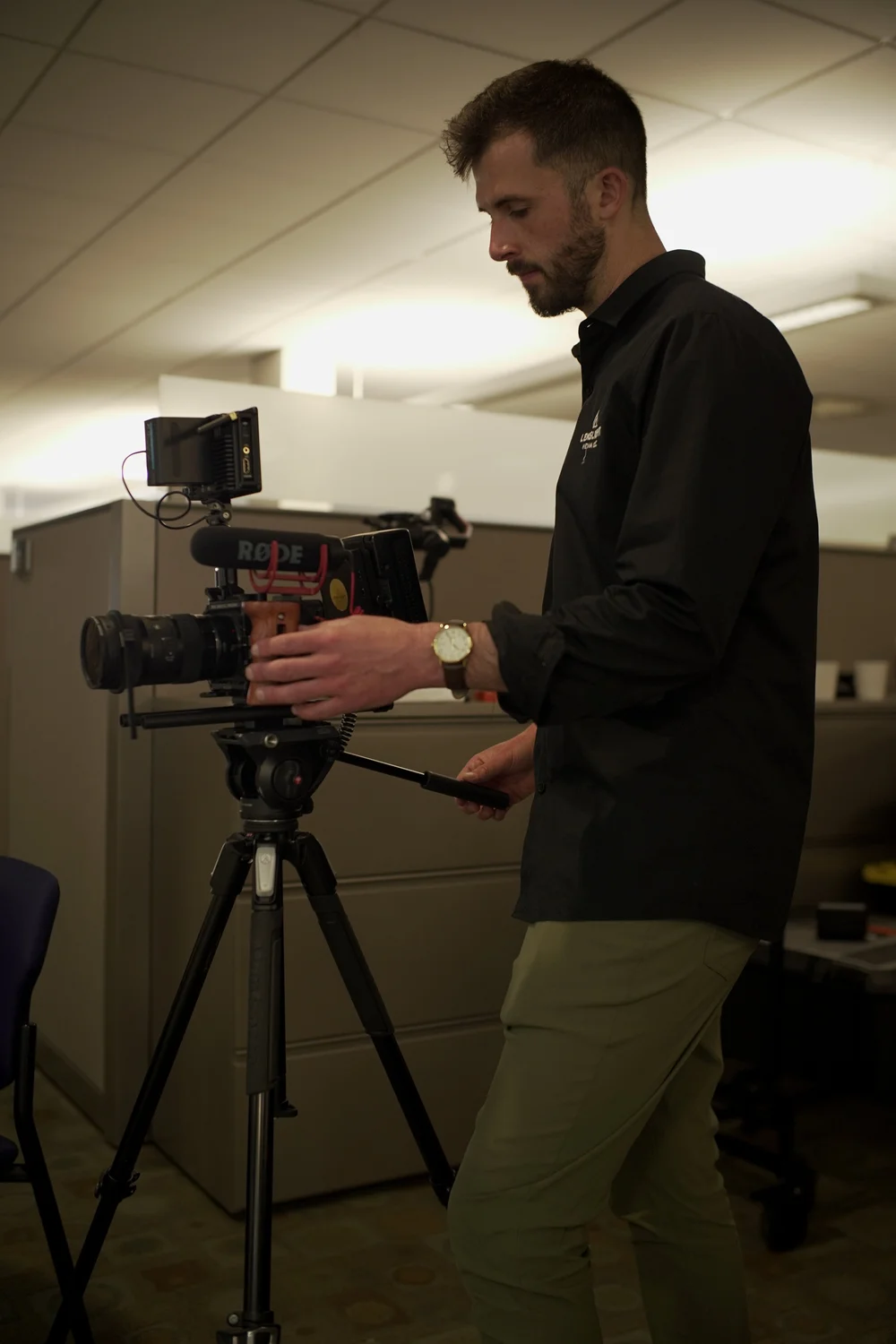 Lenslight cinematographer operating camera rig during Calyx interview shoot