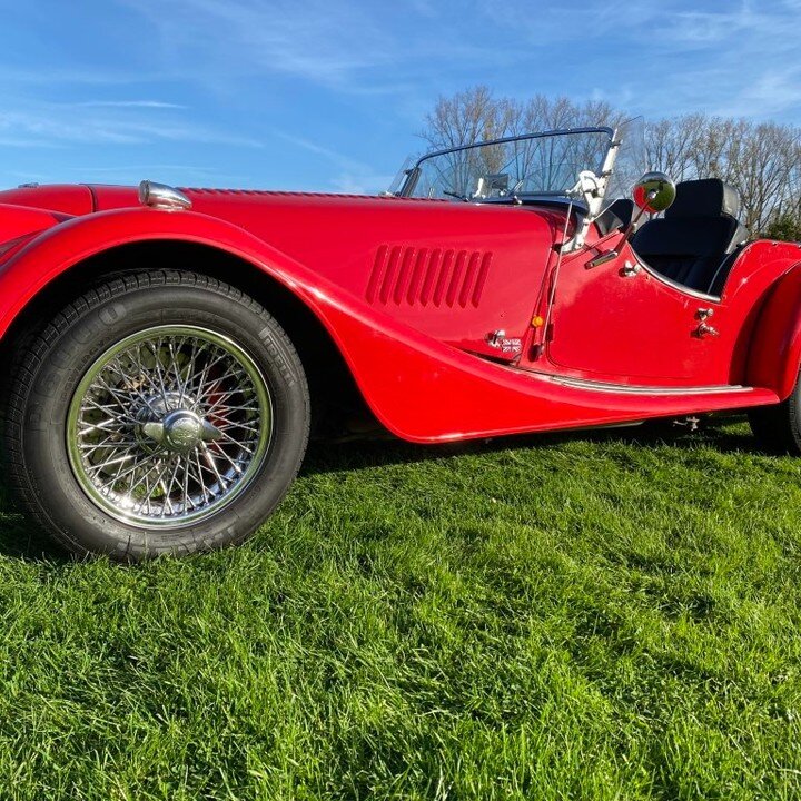 #10days10cars
Day 2 : Morgan plus 8 - 1991
Although a right-hand drive, this original Morgan plus 8 comes with Belgian registration. Extras: soft top, tonneau cover, wooden dashboard with wooden steering wheel, fold-down windshield and side windows. 