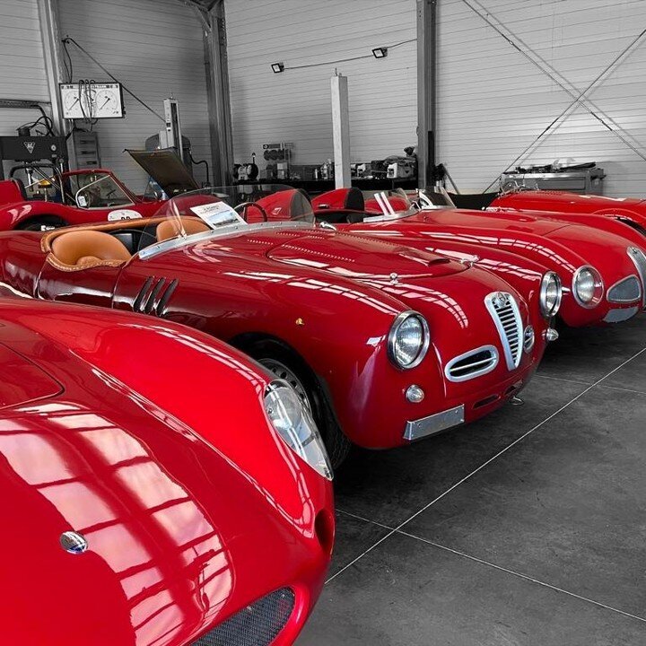 Red...the color of love ! If you're looking for a last minute Valentine's gift, we have some red ones in stock 😉
Happy Valentine's day to all you carlovers.

#alfaromeo #maserati #classics #oldtimers #prewar #oldcar #oldcars #vintagecar #vintagecars