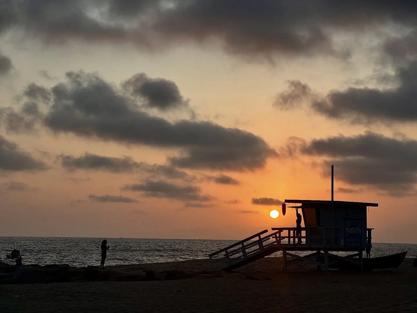 #losangelesbeach #lifeguards #tankership #sunsetlife #vividdreamer #fwa #frenchwithattitude