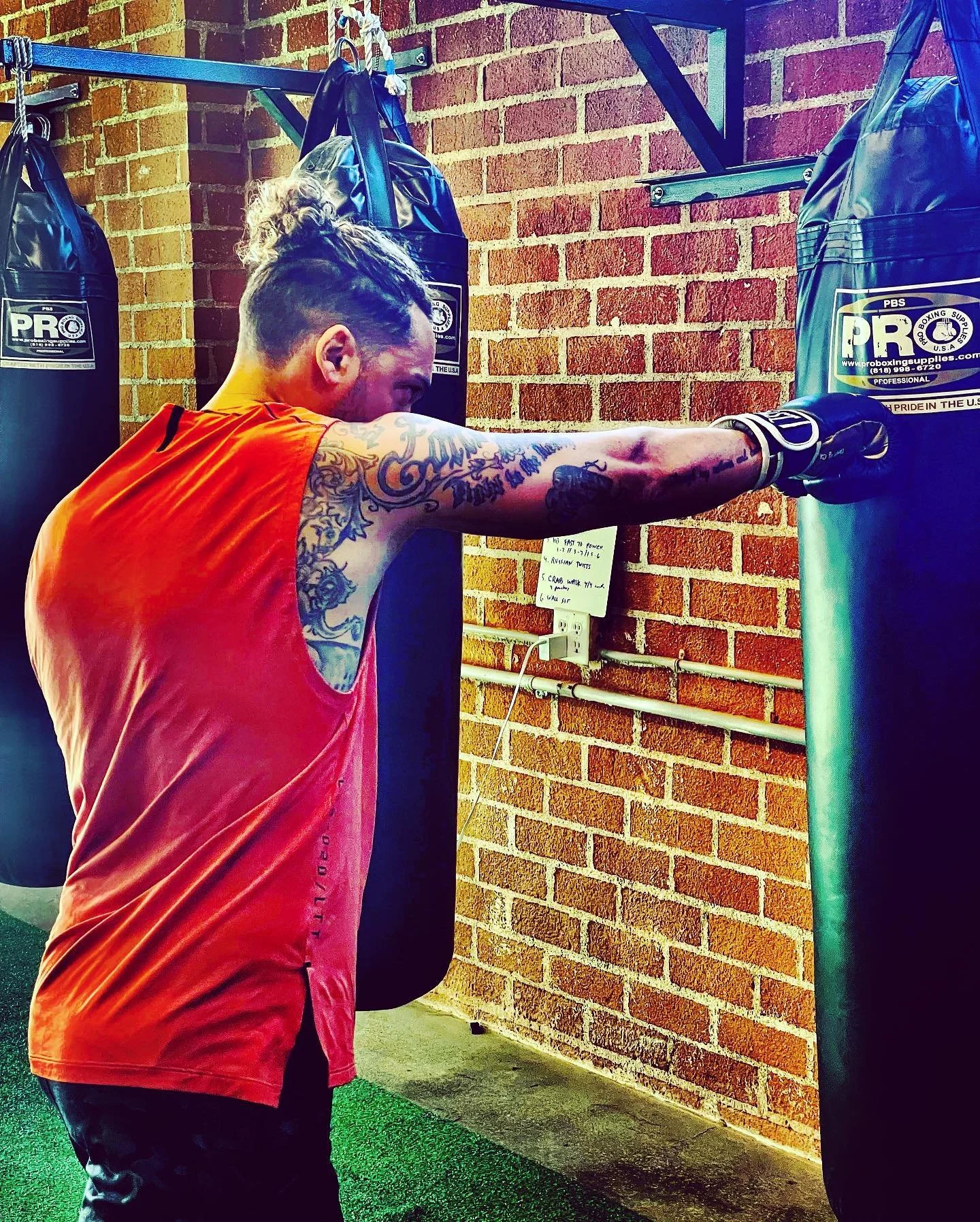 New gym
New goal
New mindset
Contact me for classes
Group or 1 on 1 sessions

#keepmovingforward #boxingclass #doingmything #sweatlife #frenchwithattitude
