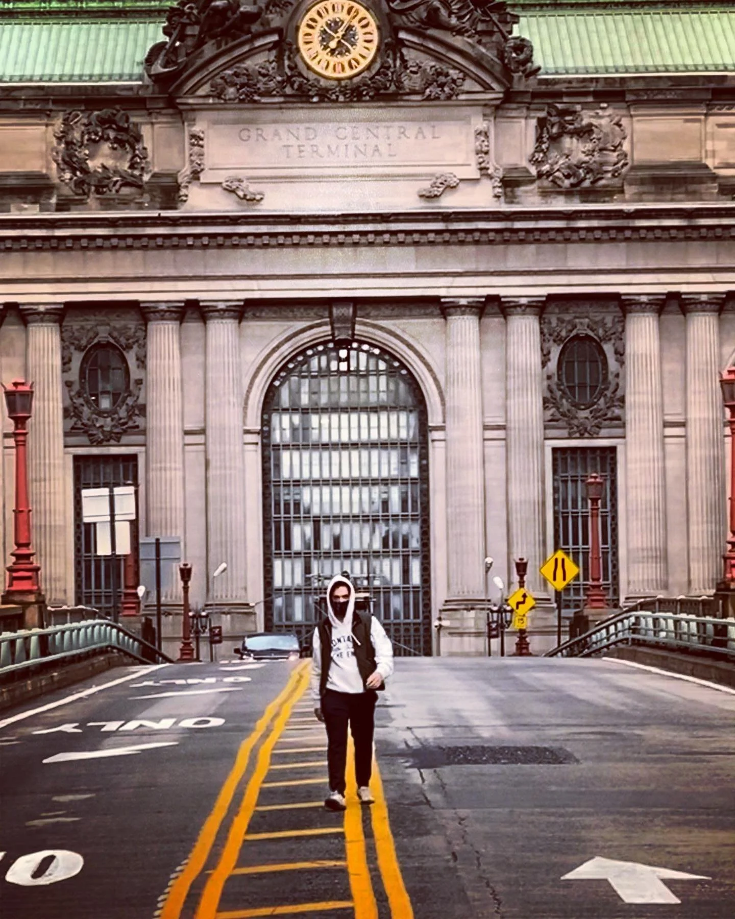Grand central
.
.
.
.
.
.
.
.
.
.
.
#nomansland #newnormal2020 #iamlegend #grandcentral #grandcentralstation #grandcentralterminal #willsmith #walkalone #manhattannyc #citylifestyle #thecity #wearamask #clock #parkavenue