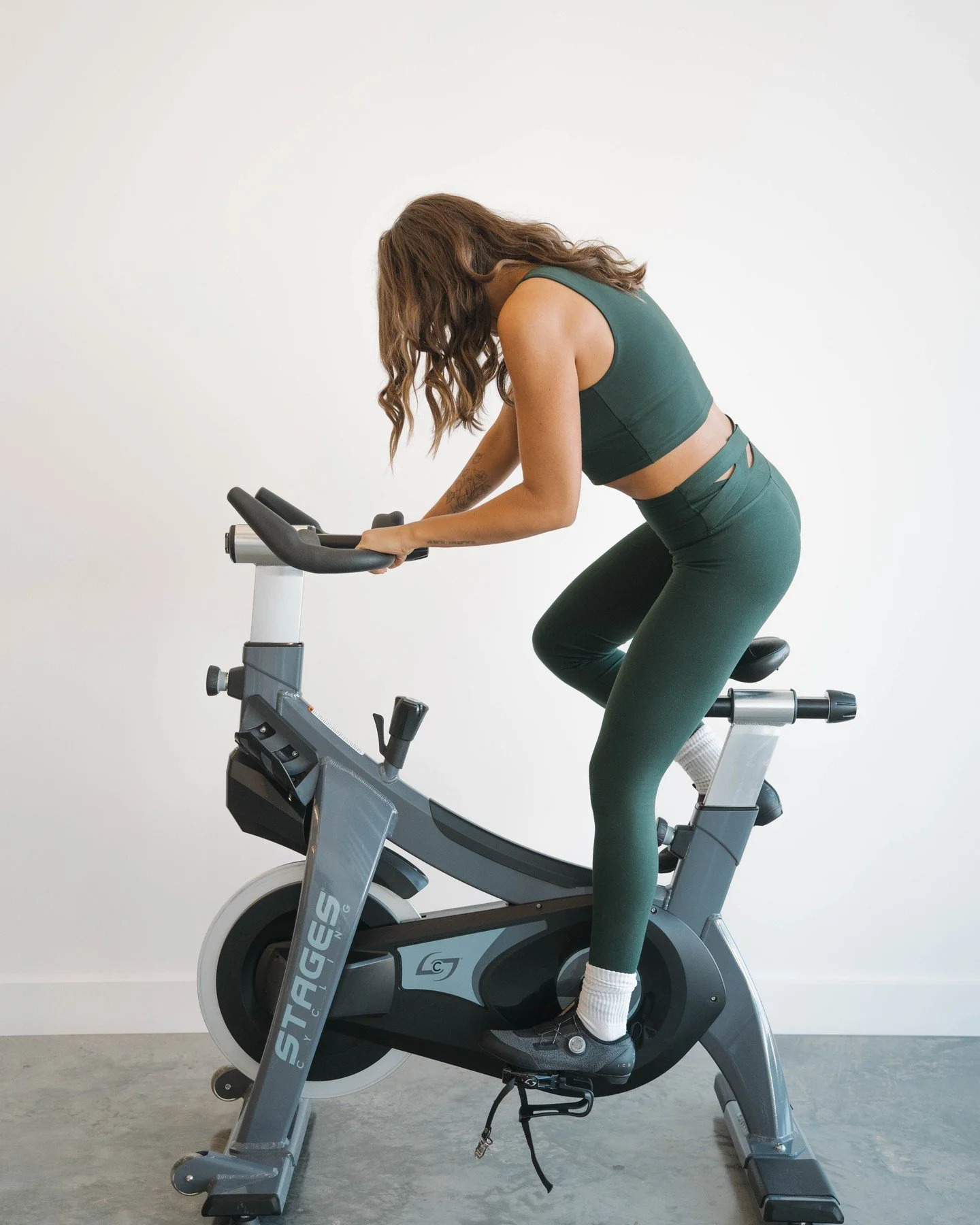 14 chances to clip in this week. Just saying. 👀🚲
ㅤ
Whether you&rsquo;re here to sweat it out, sing it out, or climb it out &mdash; we&rsquo;ve got a ride with your name on it.
ㅤ
This week&rsquo;s theme lineup:
&bull; Endurance Ride
&bull; Hilary Du