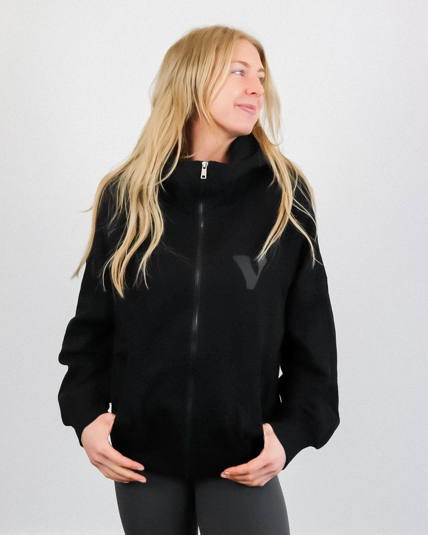 Good rides deserve good fits.
ㅤ
All in studio merch is 25% off for a limited time.
ㅤ
Wear the vibe outside the studio too ⚡
ㅤ
#spinstudio #spininstructor #vive #vivefitness #vivespinstudio