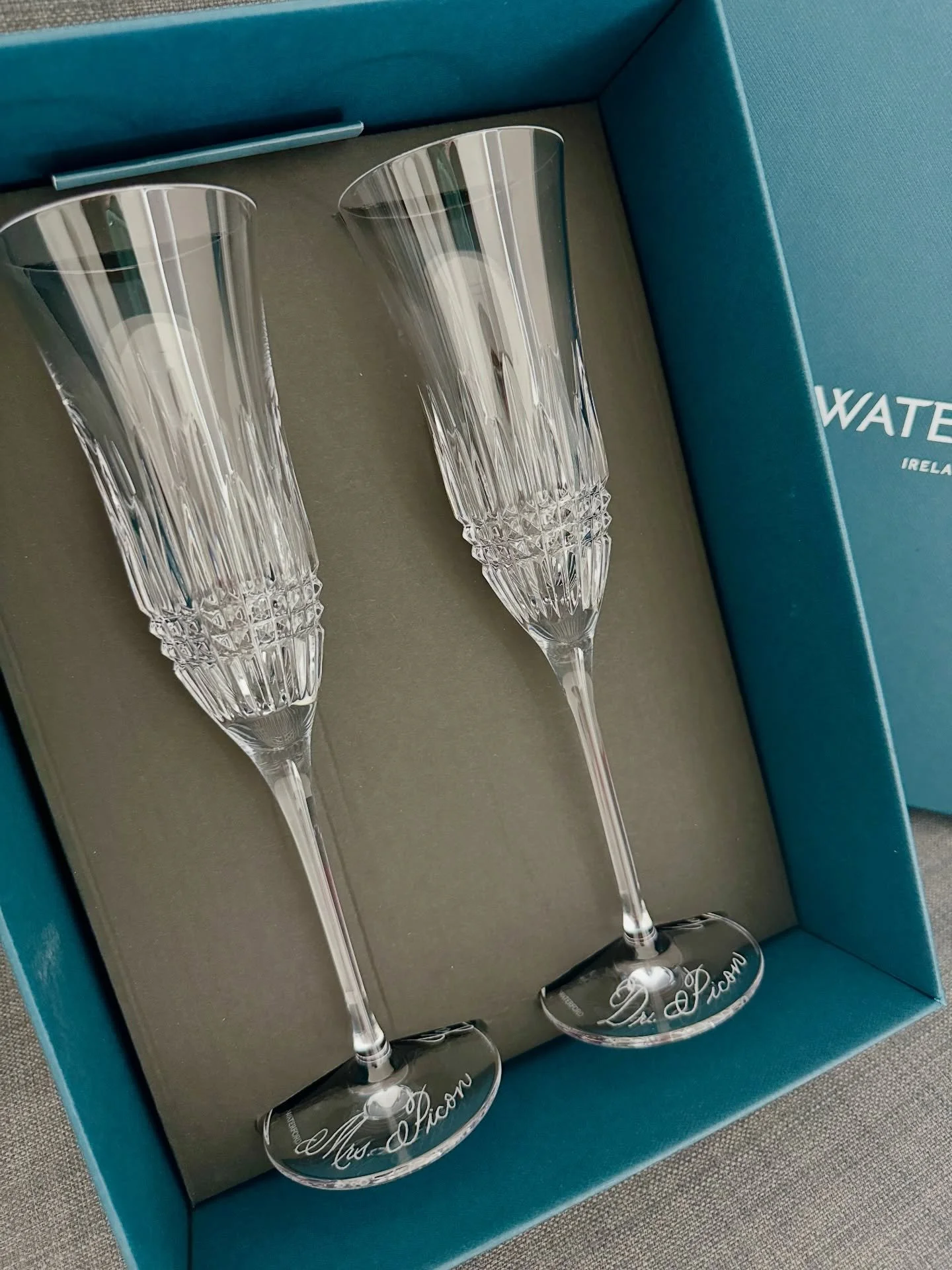 Cheers to Manuel and Cristina 🥂💍

These engraved wedding champagne glasses were created for the first toast as newlyweds and all the meaningful celebrations still to come. Adding their names and wedding date transforms something simple into a keeps