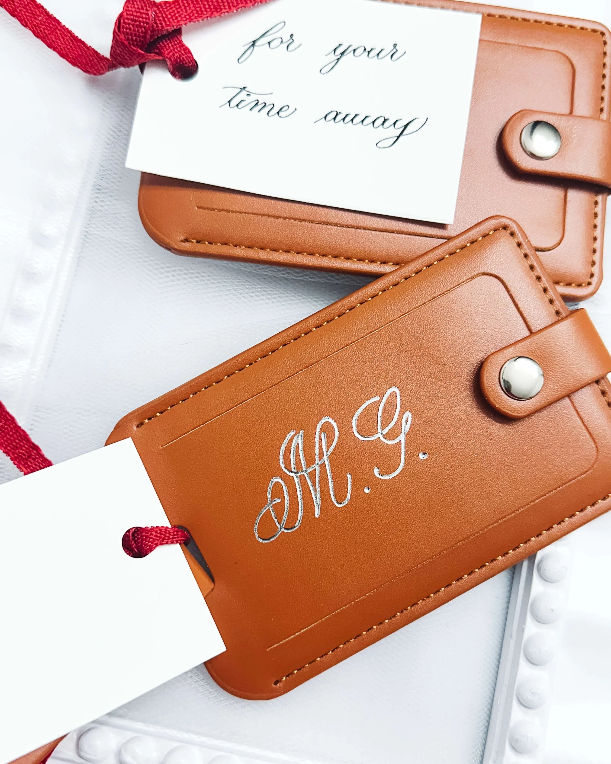 Hot Foiling on Luggage Tag for Welcome Gift
