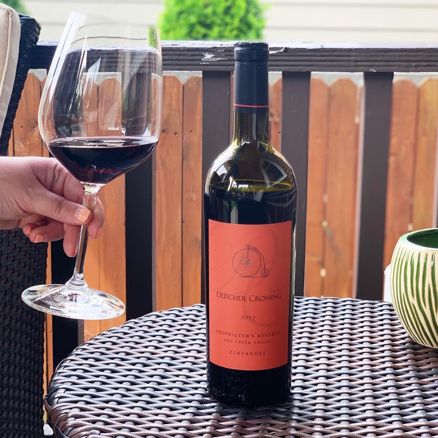 My summer red choice for the big, bold red crowd. ☀️ 
&hellip;
TBH this is normally not my go-to style, but it&rsquo;s my twin sister&rsquo;s favorite type of wine. As in, she will ONLY drink full-bodied red wines. So, the minute this arrived at my a