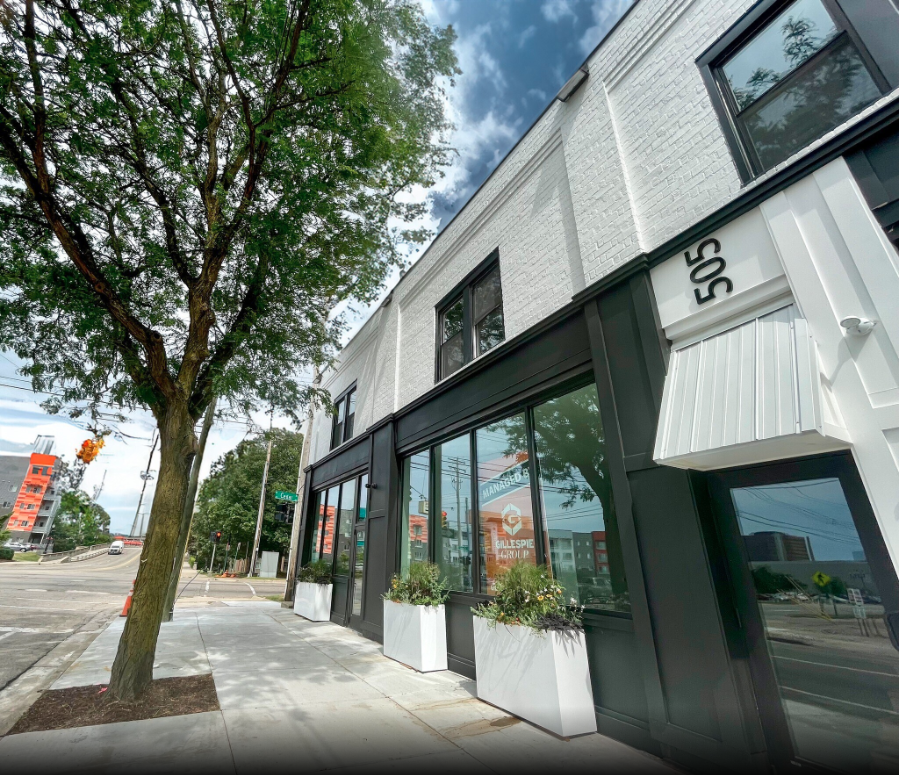 E-GAMING &amp; RESTAURANT