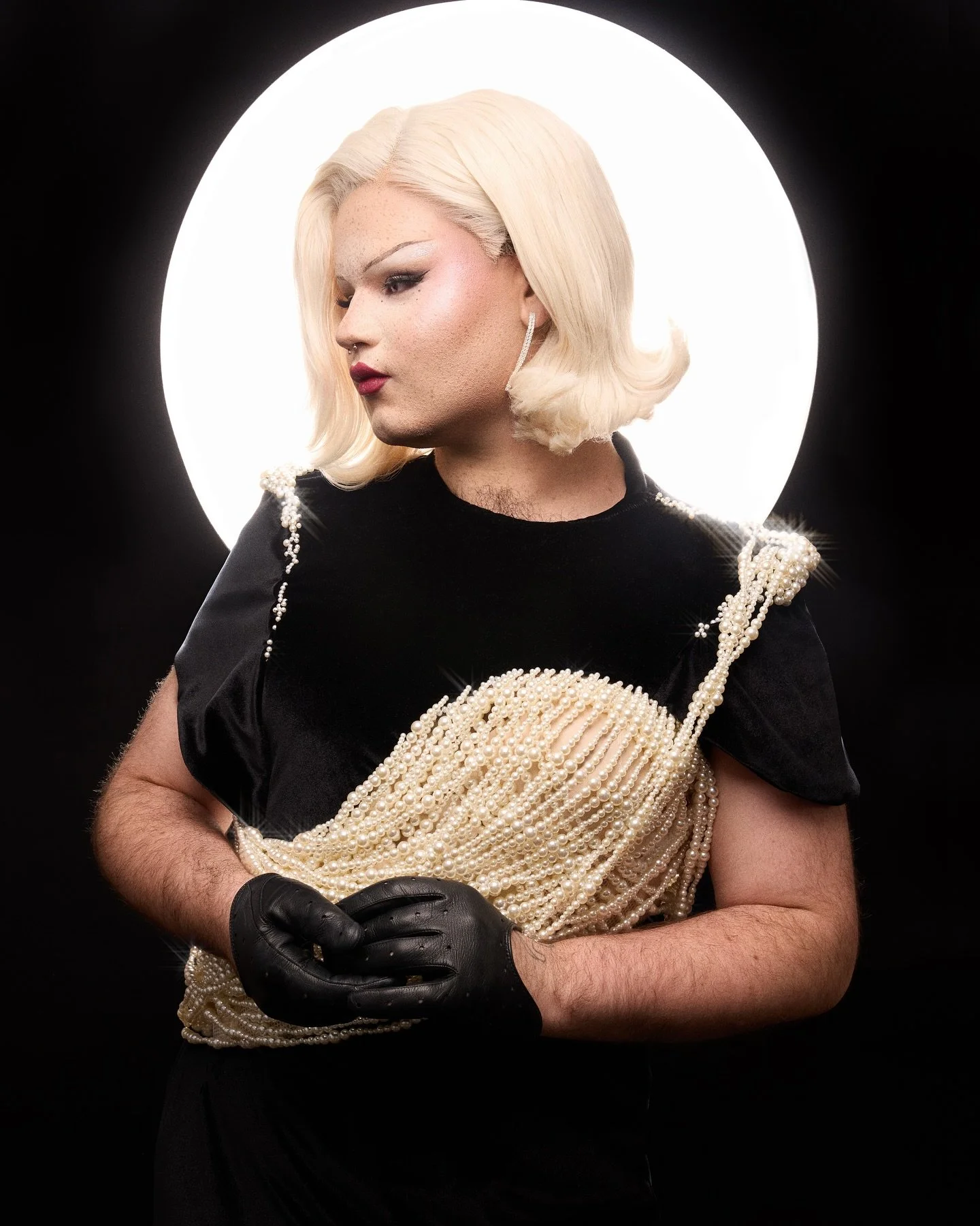 Bonjour Tokyo, comment &ccedil;a va ?
It&rsquo;s Hailly Hoe, your favorite 🇫🇷 French 🇫🇷 drag queen, landing straight from Paris to set this stage on fire! 🔥 
Are you ready for the fantasy, the glamour, and the extravaganza? Because in 3&hellip; 