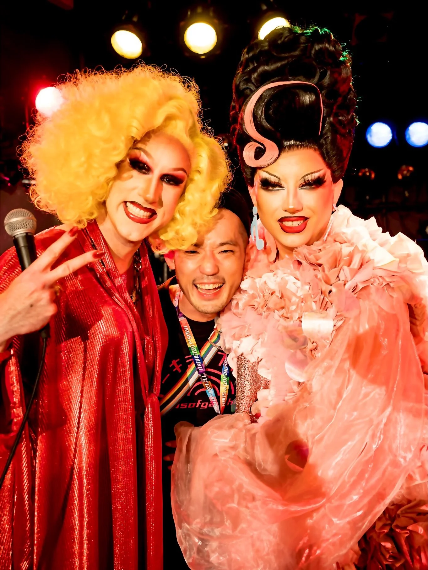 たくさんの出会いと、たくさんの感動に感謝❤️
そしてこれからもハウスオブ外食の大冒険は続きます✈️
@chorizamay @florencias_wigs Beauty Blenda に来てくれてありがとう❤️✈️またね🔜

Thankful for meeting so many lovely people this past year❤️And we&rsquo;re just getting started...
Thanks so much to @chorizamay and @f