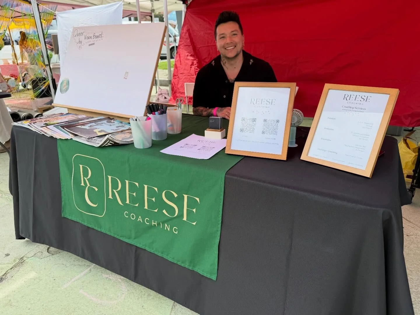 such a fun Sunday at Queerly Connected! 

swipe ➡️ to see the final state of the communal Queer Joy Vision Board 🖤

thanks to @openspacetherapycollective for putting on such an amazing event ✨