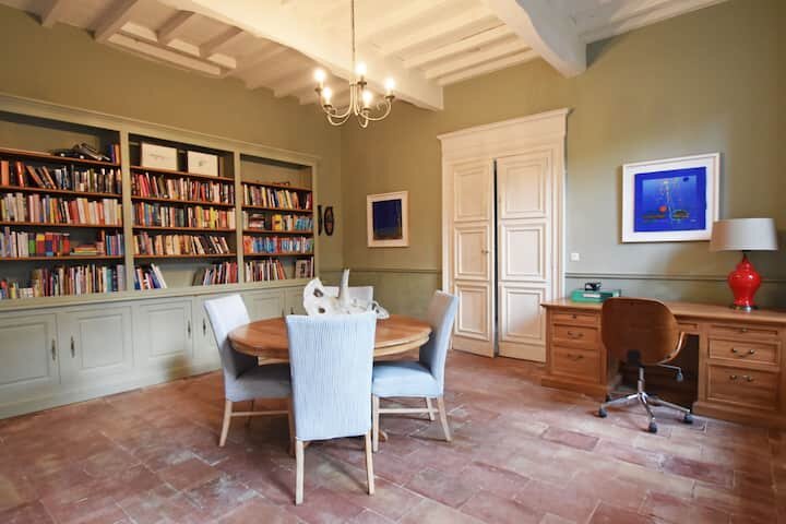 Library 2.jpg