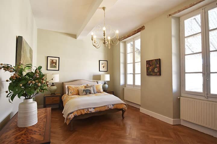 Chambre Courtyard.jpg