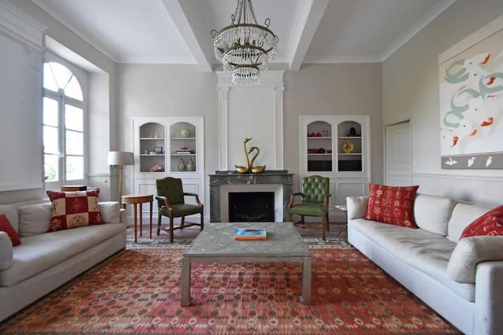 Front Salon.jpg