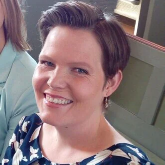 Vores konfliktniveau er sænket med omkring 70 procent. Jeg har fået nogle meget konkrete redskaber til, hvordan jeg kunne ændre mine handlemønstre, og generelt har vi bare et meget mere velfungerende familieliv nu.- Christina, mor til to på 2 &amp; 6