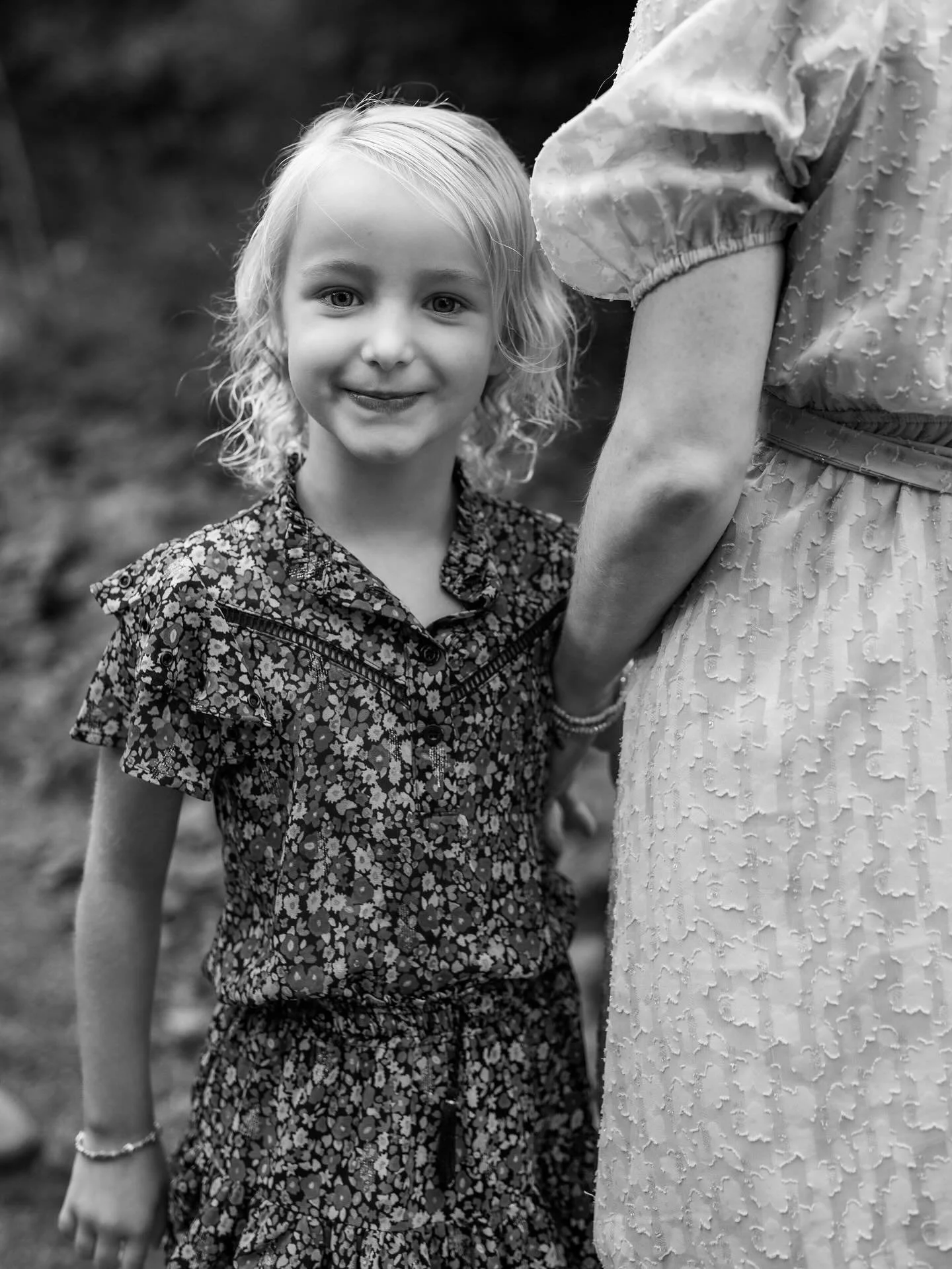 In september heb ik dit lieve gezin voor de 6e keer mogen vastleggen met mijn camera&rsquo;s. De grote meid Lily op deze foto was 2,5 jaar toen ze voor het eerst voor m&rsquo;n camera stond, samen met haar moeder die zwanger was van broertje Jake. Hi