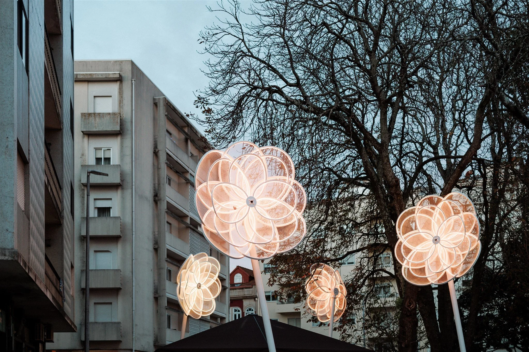 Giant Flower - yellow light - Public Art