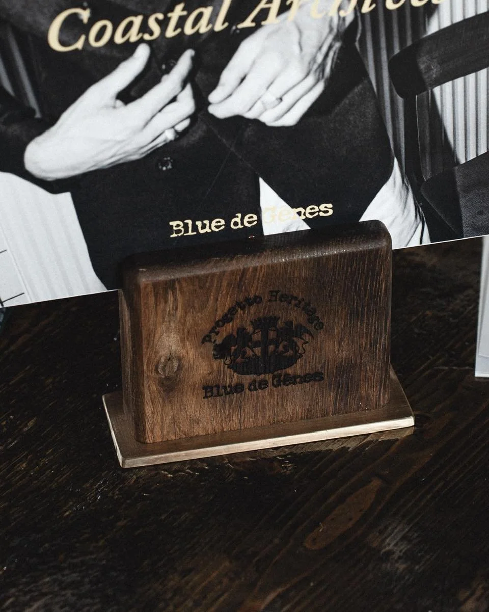 Some time ago I upcycled old stair steps in solid oak 🪵, fumed them for a rich smoked tone, and combined them with solid 5 mm brass plates to create a series of display stands for @bluedegenes 🌊. I laser engraved their logo into the oak for the fin