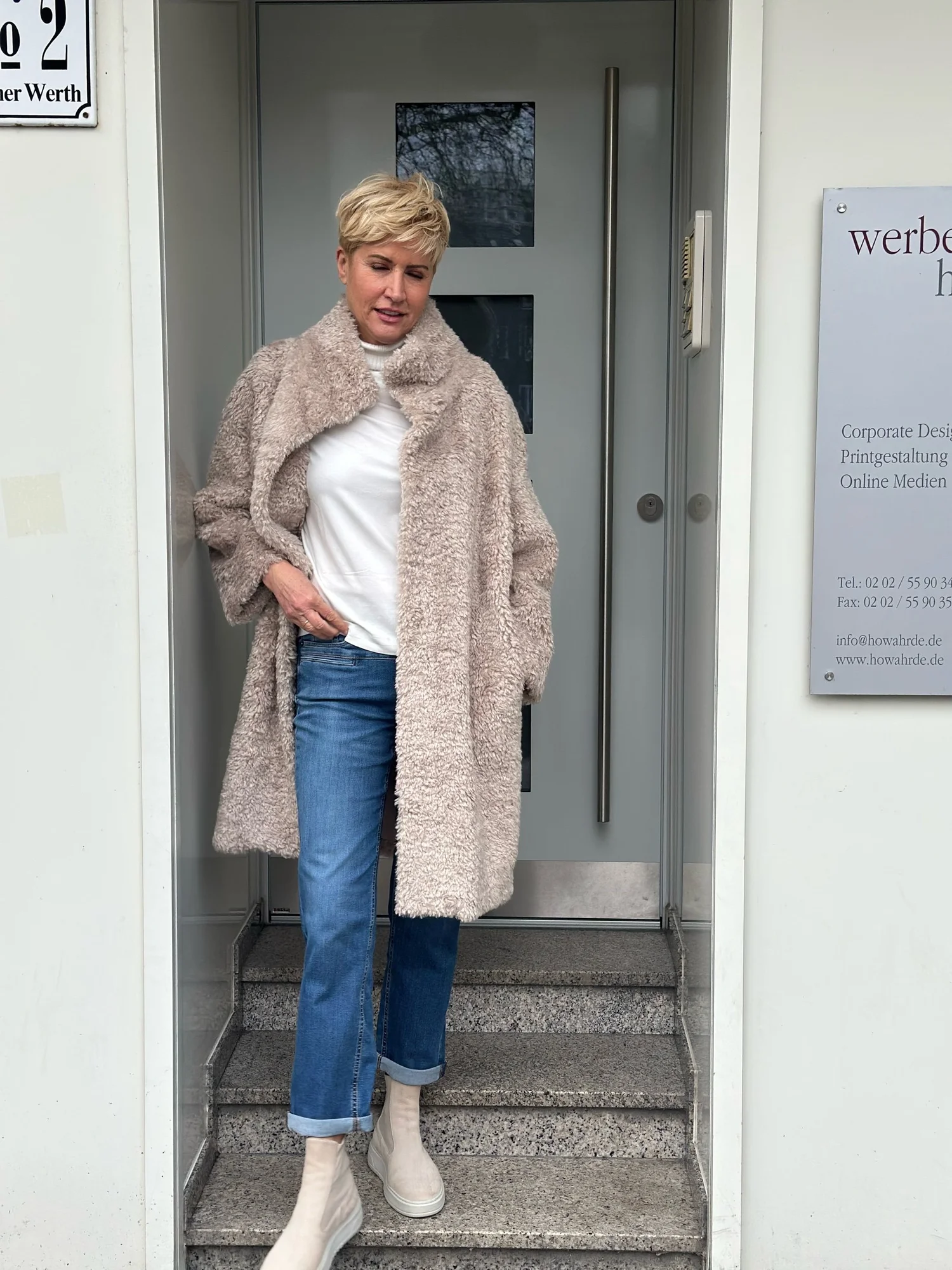 Uhr Ã¼ber Pullover Tragen Weißer Weicher Mohair-Pullover Mit V