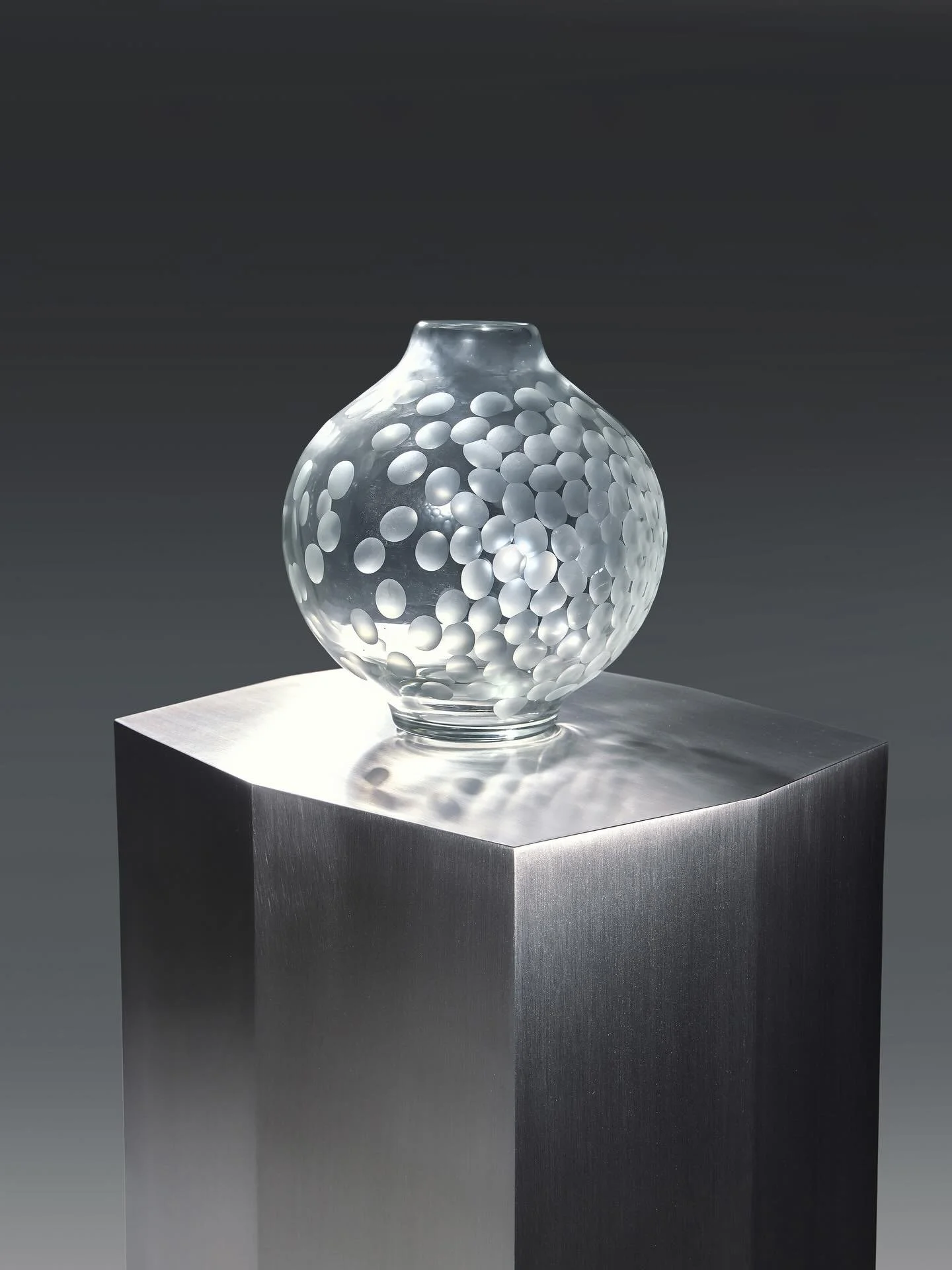 Contrast of cold grey hues on these Autumm days ⚪️ Light Echoes I 📸 by @agolovchenko @thephotobureau 

Designed in Lisbon and handcrafted in Portugal, limited edition of hand cut vases,  available via DM or at my website. 

'Ame' pedestal by @zoewol