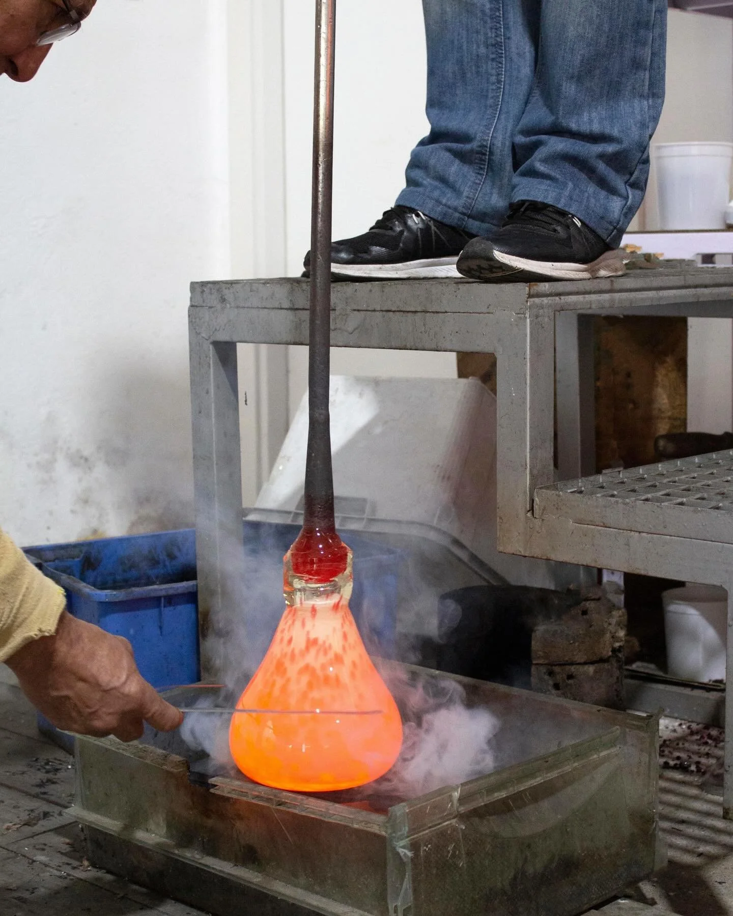 Intense moments back to the glass blown workshop while creating Colour Conversations pieces 🎆

#catarinapachecodesign #uniquepiece #madeinportugal #lisbon #handprocessedglass #specialgifts #glasscollection #lisboa #portugal #collectibledesign #glass
