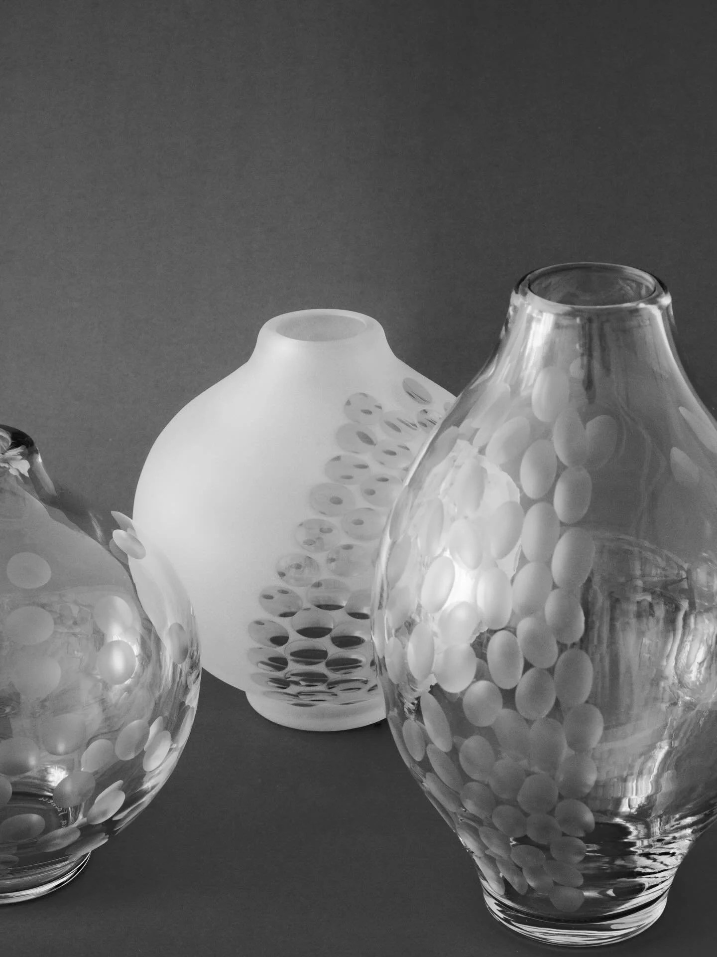 Available pieces at my Open Atelier next Saturday 👁️🌲 If you are in Lisbon, pass by at my studio and get to know the process of Light Echoes and the full collection ⚪️🔵

📸 @xavierstoop_ 

#catarinapachecodesign #uniquegift #limitededition #specia