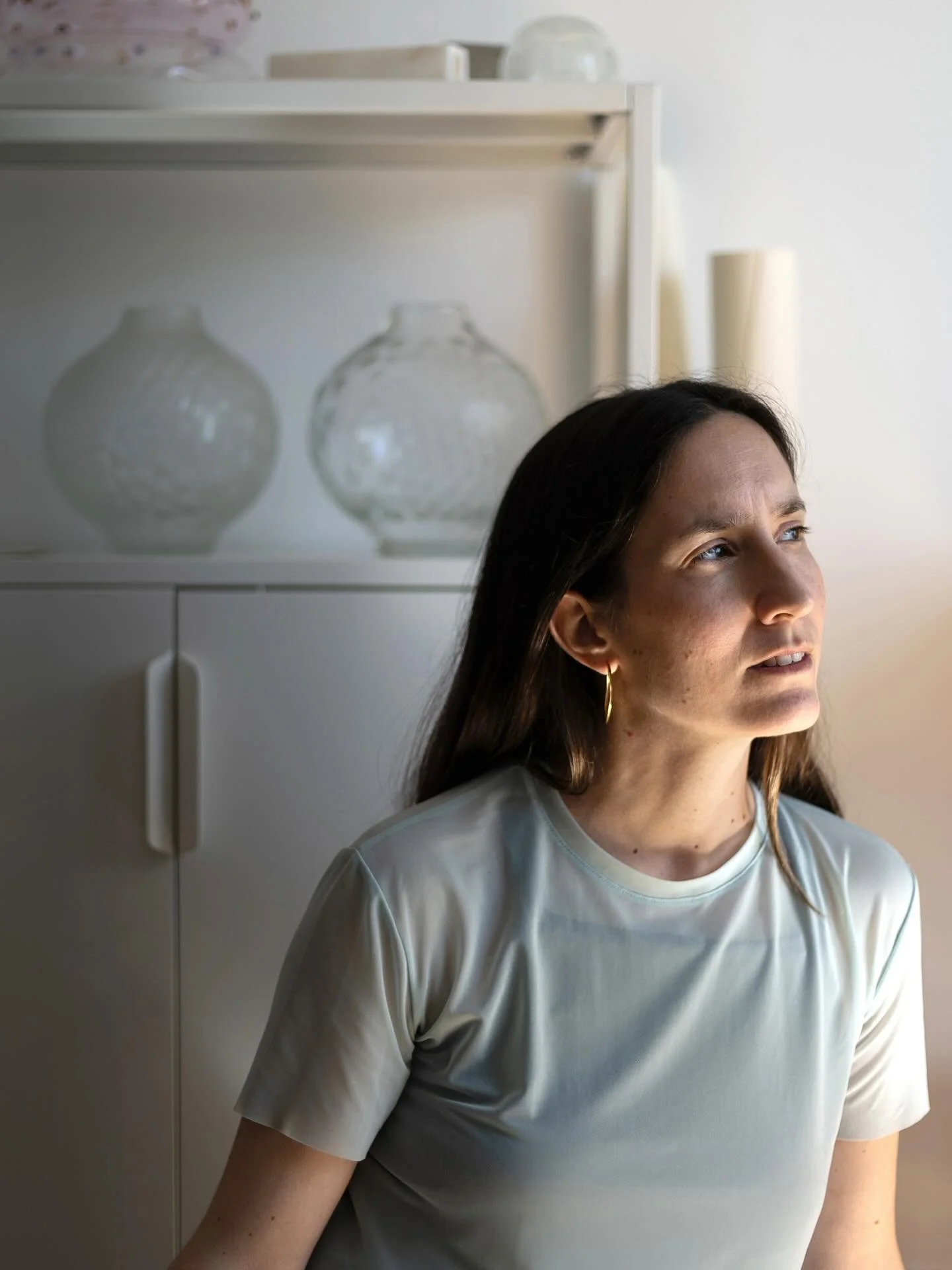 At the atelier in Lisbon, excited to share some news for the upcoming season. More to follow. 🌬Portrait by @adalberto_duarte.ph 

#designedinlisbon #contemporaryglass #portuguesedesign #lisbon #catarinapachecodesign