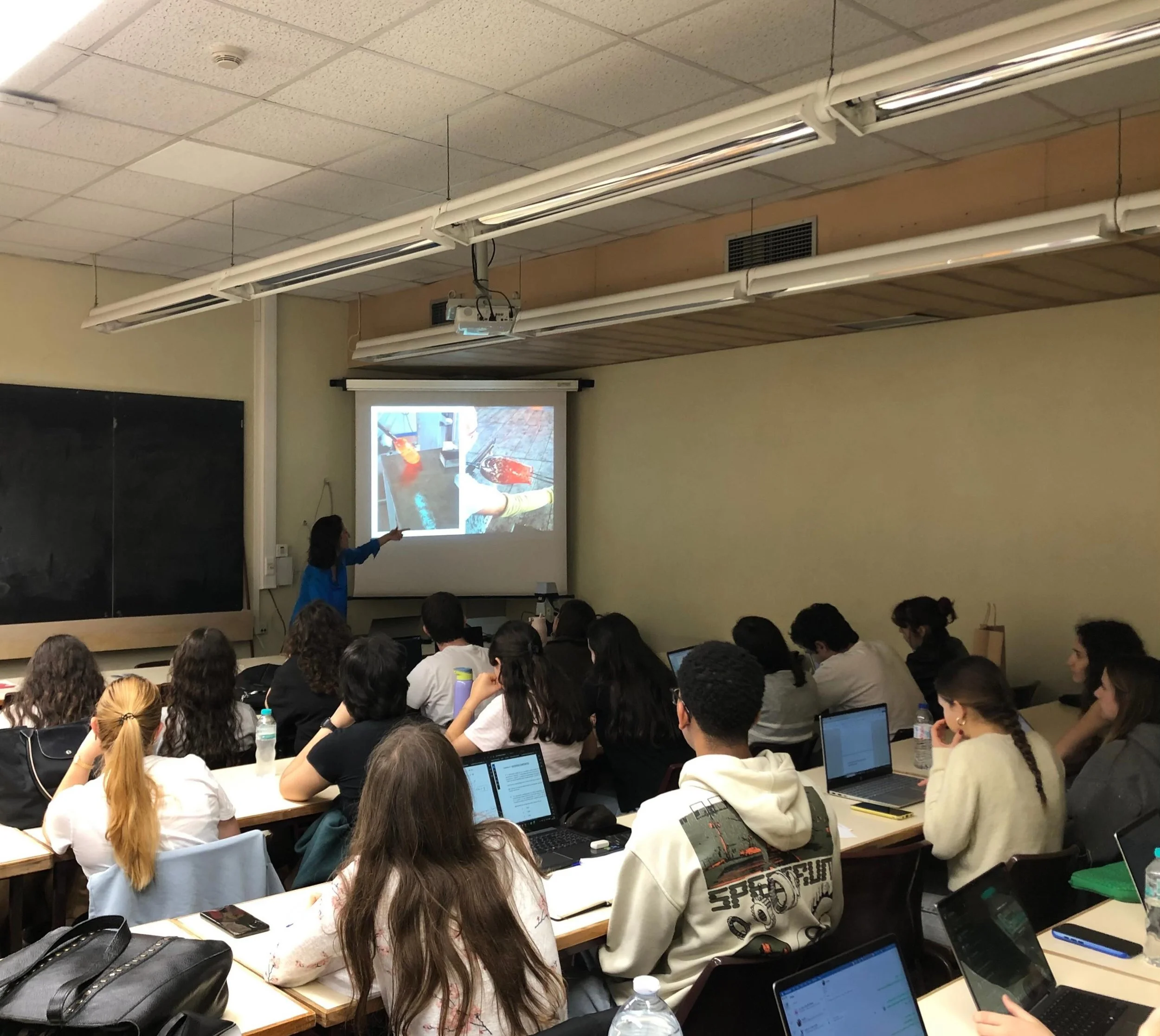 Last week I was invited to give a Seminar about Colour in my design process to the students at @tecnico_ulisboa , in Lisbon, one of the prestigious schools of Engineer in Europe with the supervision of the Professor Rui Coelho da Silva and Researcher