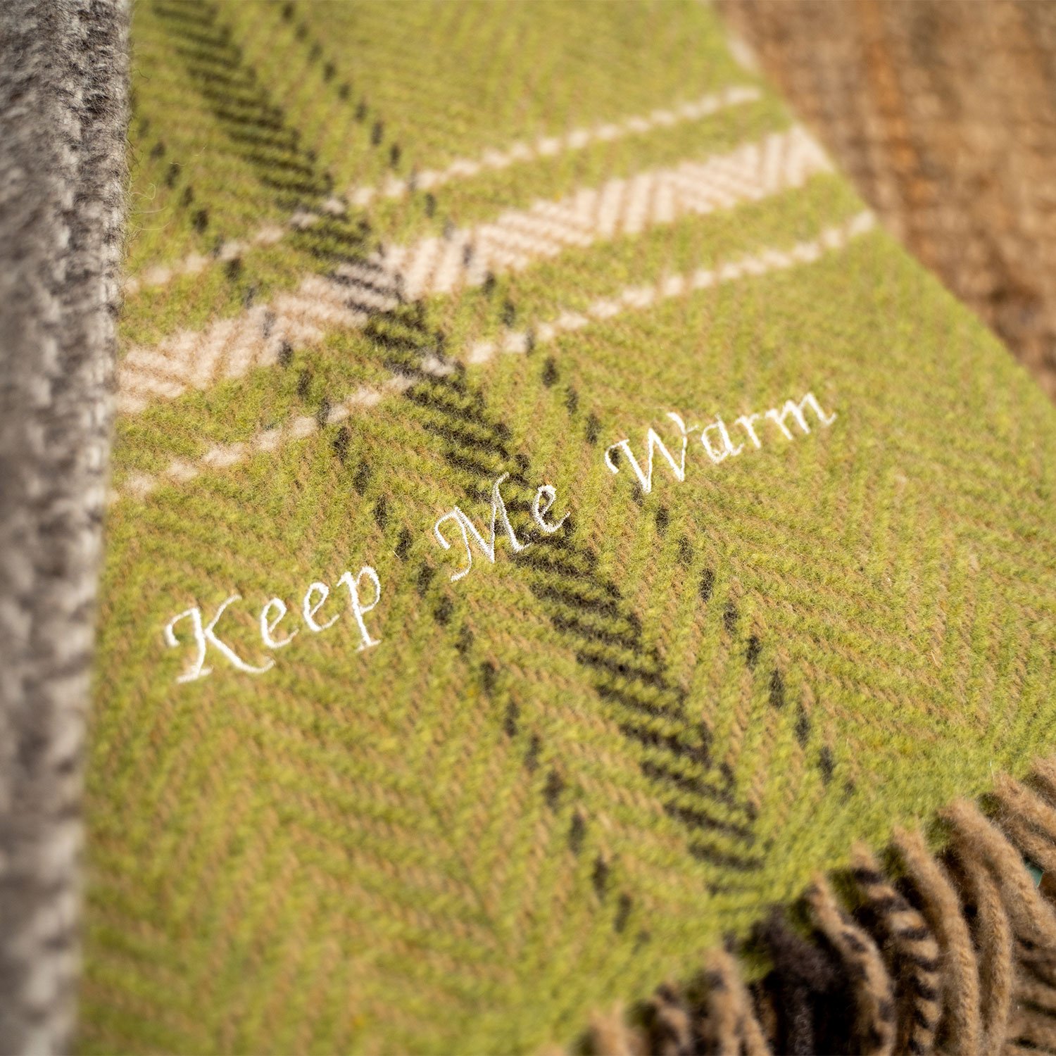 Merino-Wool-Cashmere-Throw-Green-Beige-Cream-Overcheck-_07.jpg