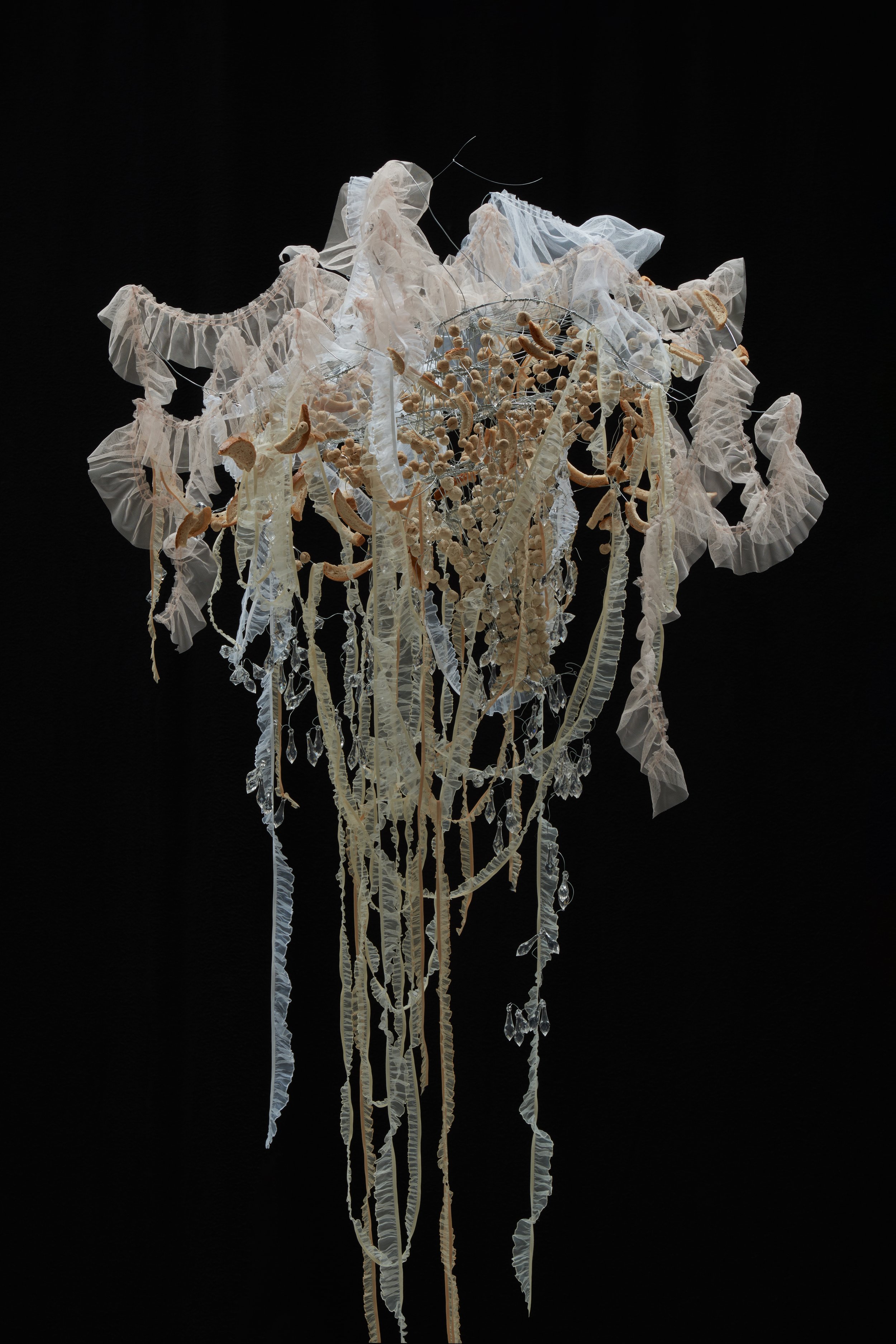 Chandelier Trio, Installation
