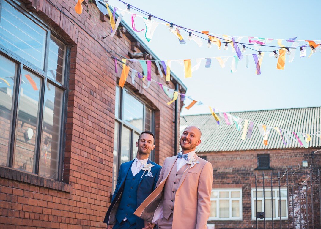 Catch @agentsmithband rocking out in Tom &amp; Rob's wedding video by @to_have_and_to_hold_films. Visit their blog for more info!

#wedding #mrandmr #grooms #gaywedding #lgbt+ #beerpong #summerwedding #weddings #weddingday #winner #weddingband #livem