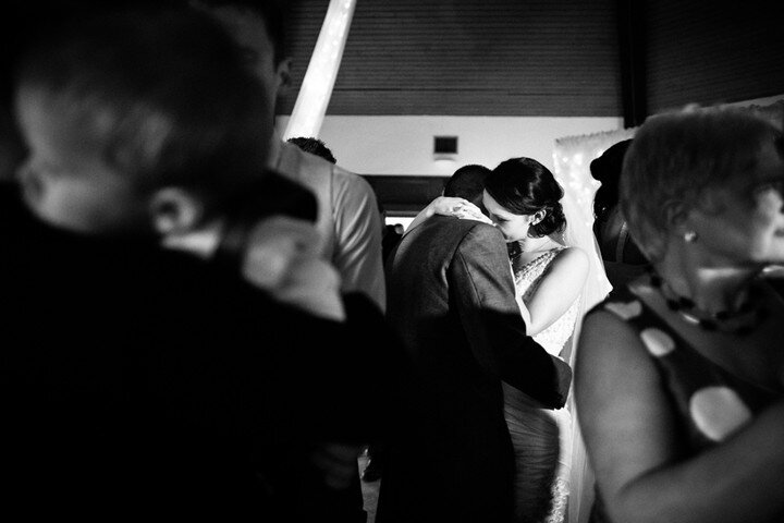 Throwback to Leanne &amp; Sean's big day &lt;3👰🤵 Book the band for your wedding day on our website! #linkinbio

Photos by the very talented @adamrileyphotography

#wedding #weddingphotography #blackandwhite #weddingband #dancing #firstdance #weddin