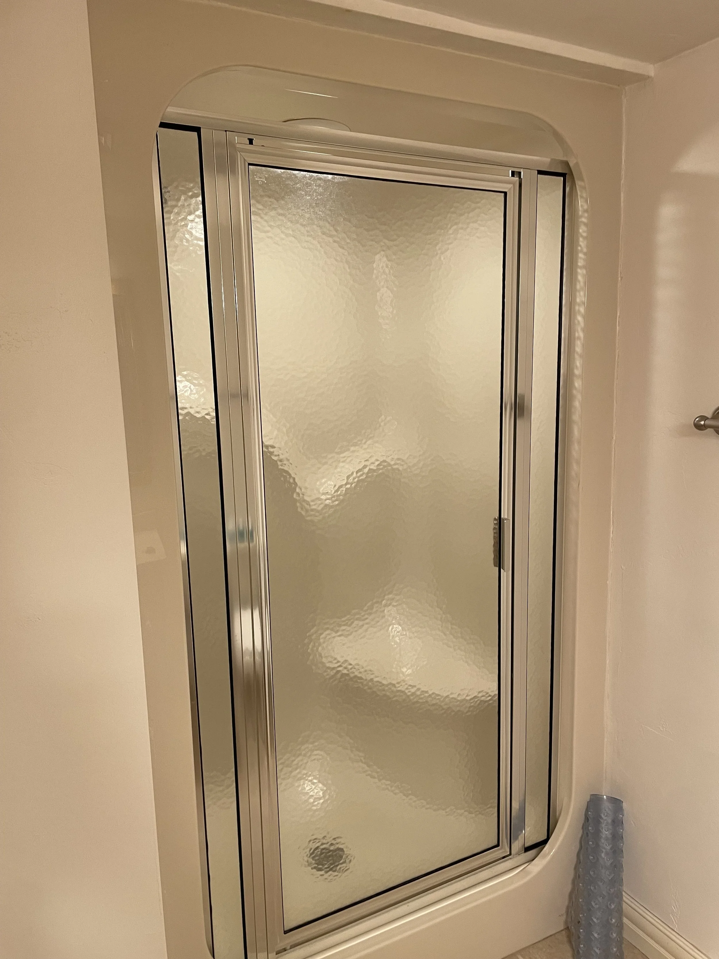 454A bathroom (2).jpg
