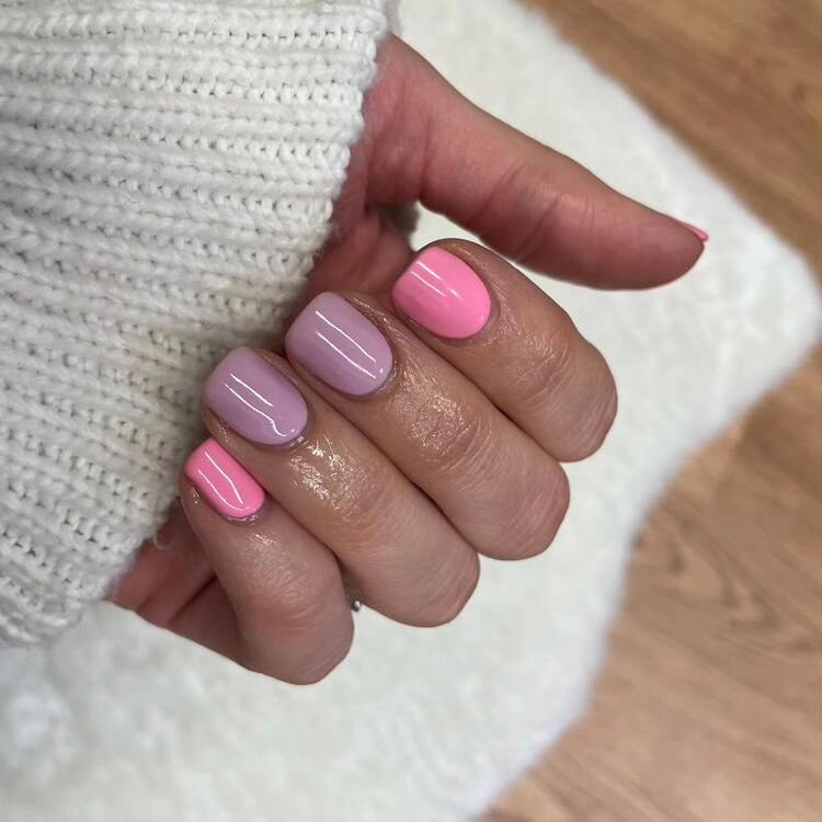 🌸 OUR FIRST NAIL POST!! 

Feels only right that it's Sarah's nails 😅 

Colours - 
#summerloving
#lilcutie
#magpiebeauty