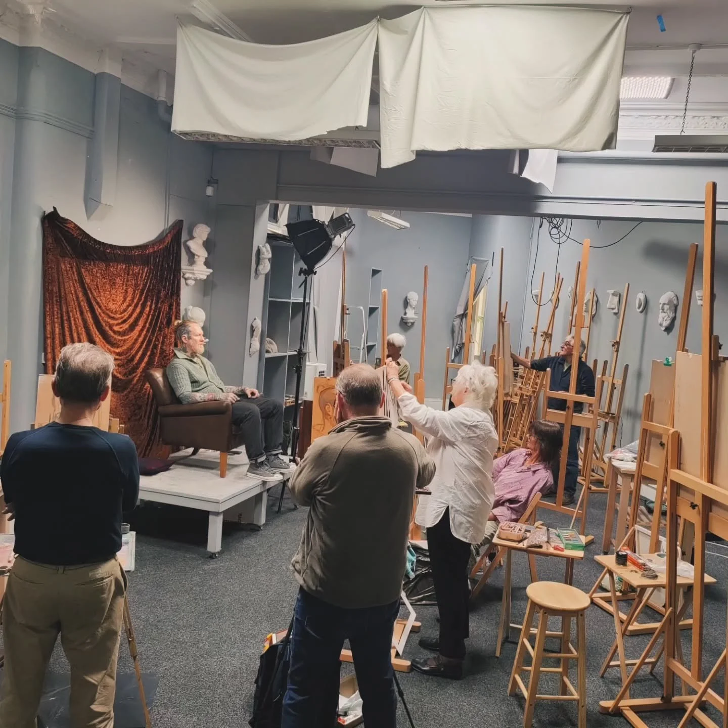 Another amazing day on our second open portrait session! Thank you to Craig (@tattooed_nude) for being a top model and to @amandabeckartist @chrismurrayartist @jonnylittle.art @jinks.inks.art @flintfox11 Jean @penny8762 @_peterholt @lukethompson_art 