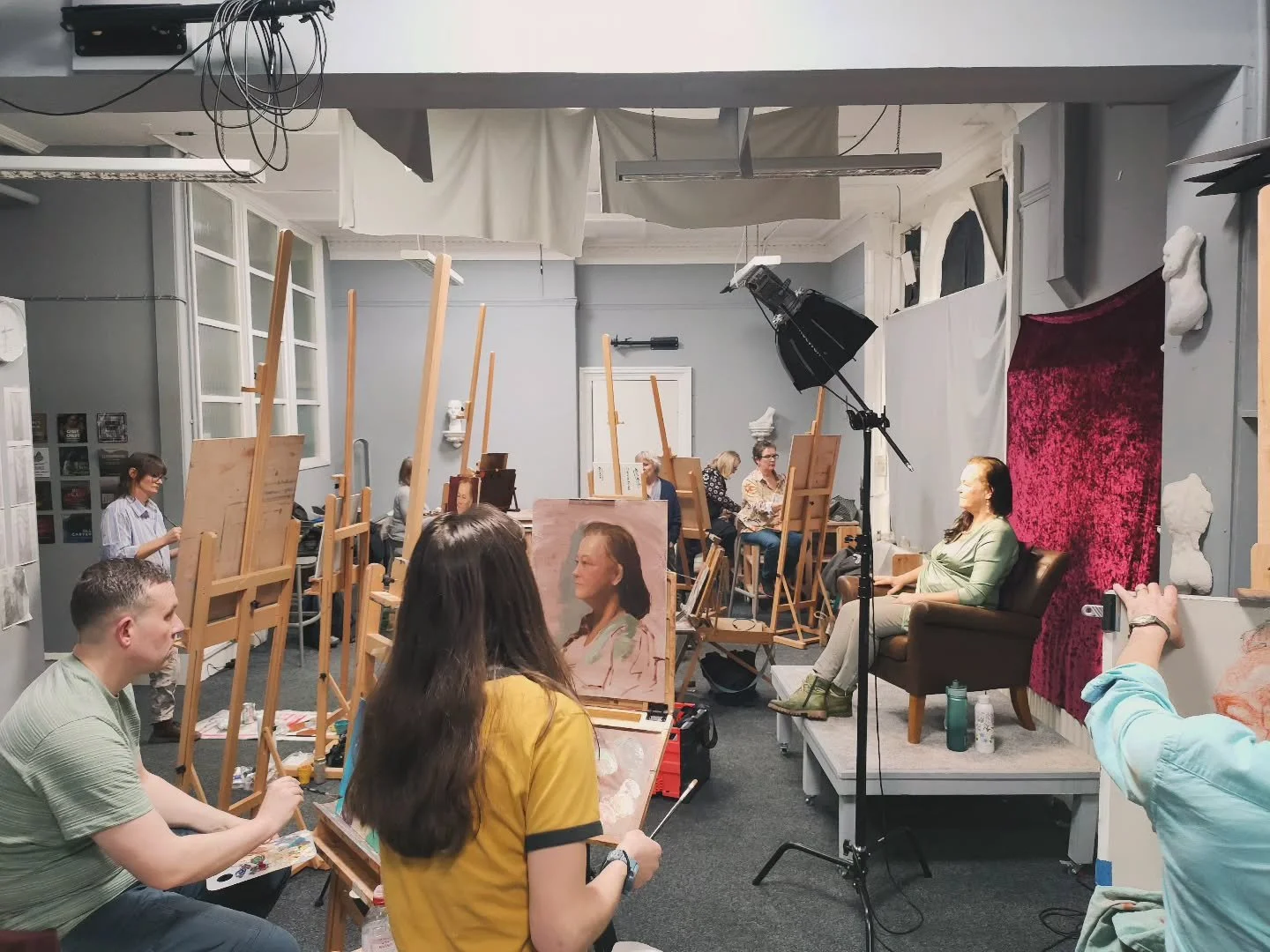 There's still time to book on our open portrait session tomorrow! 

Join us in drawing or painting the portrait from life in the classical pose, 10-4pm.

Book via the link in bio 🎨✏️ see you there!