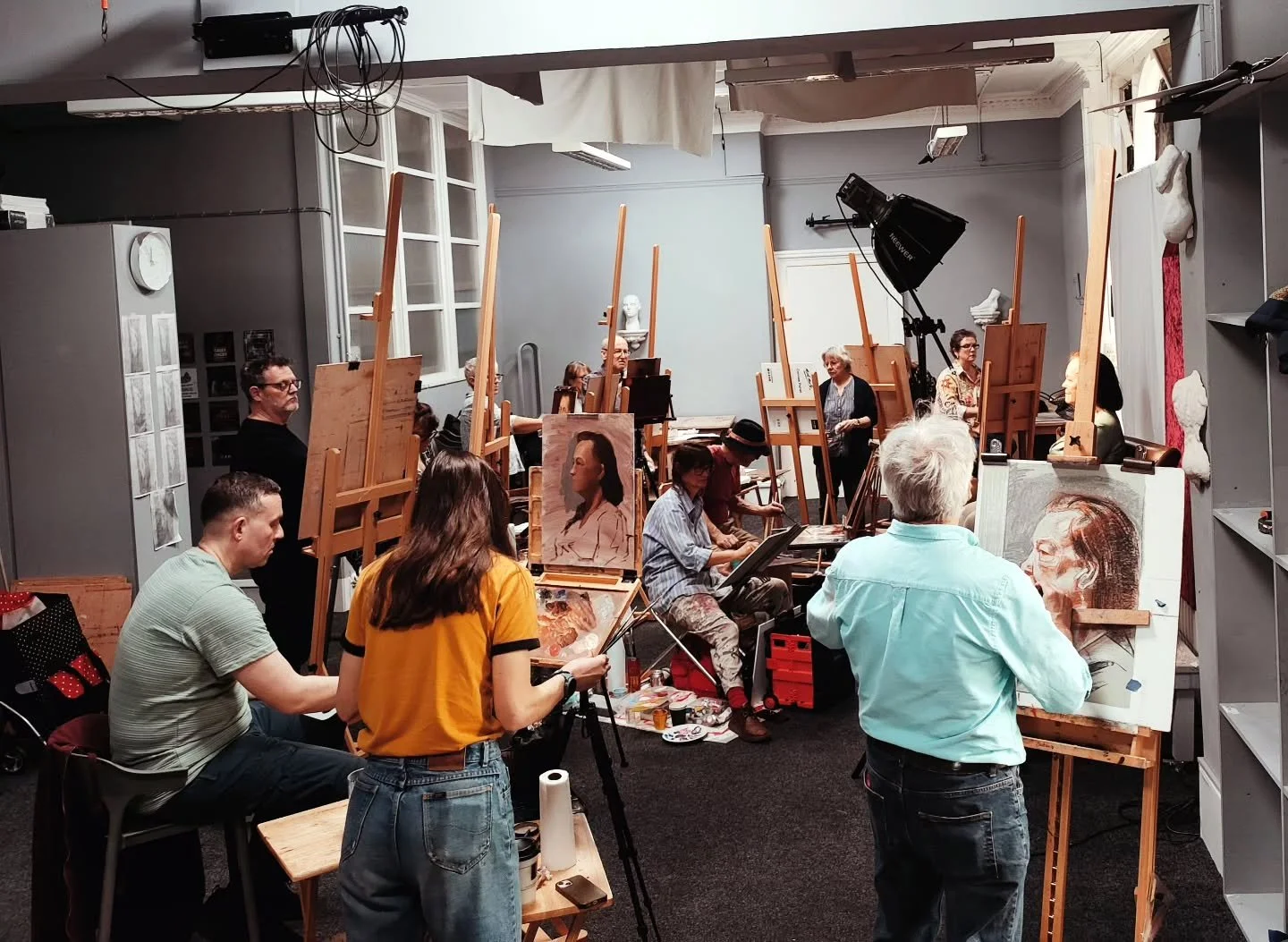What a session today! Our best turnout yet, thank you @_peterholt @jennylea_paints @rich_naylor_soul_art @johnsclark_art @juliecrossart @maria_burton_art @jinks.inks.art @chrismurrayartist @jonnylittle.art @hilarymccormac @irenafraczek Amanda @studfo
