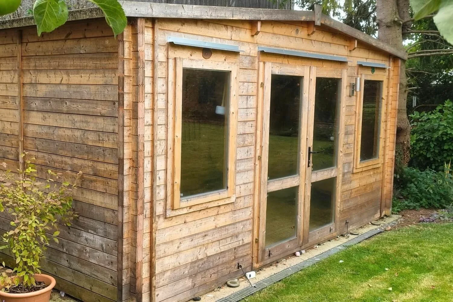 External view of the private timber cabin sound therapy training studio nestled amongst peaceful country greenery at the Stretton sanctuary in Rutland.