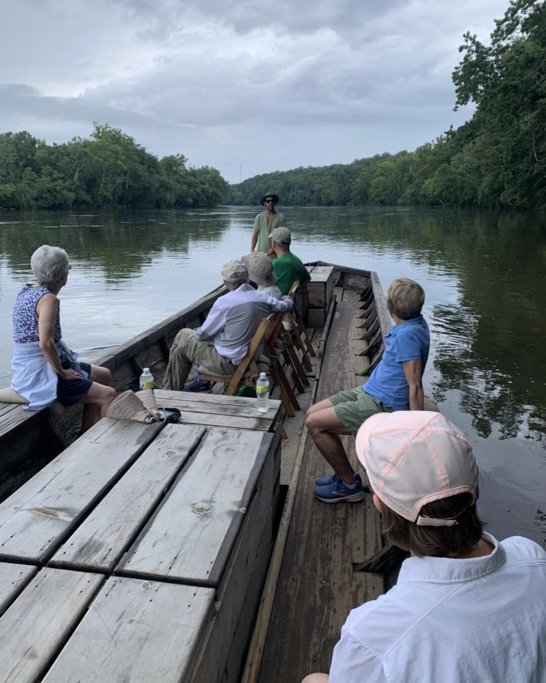 Journey down the moody James River. It&rsquo;s nice and cool under overcast skies.

#jamesriver #ontheriver #riverboat #riverguide #batteau #scottsvilleva #charlottesville #takemetotheriver #virginiaoutdoors #loveva #visitva #charlottesvilleva #ameri
