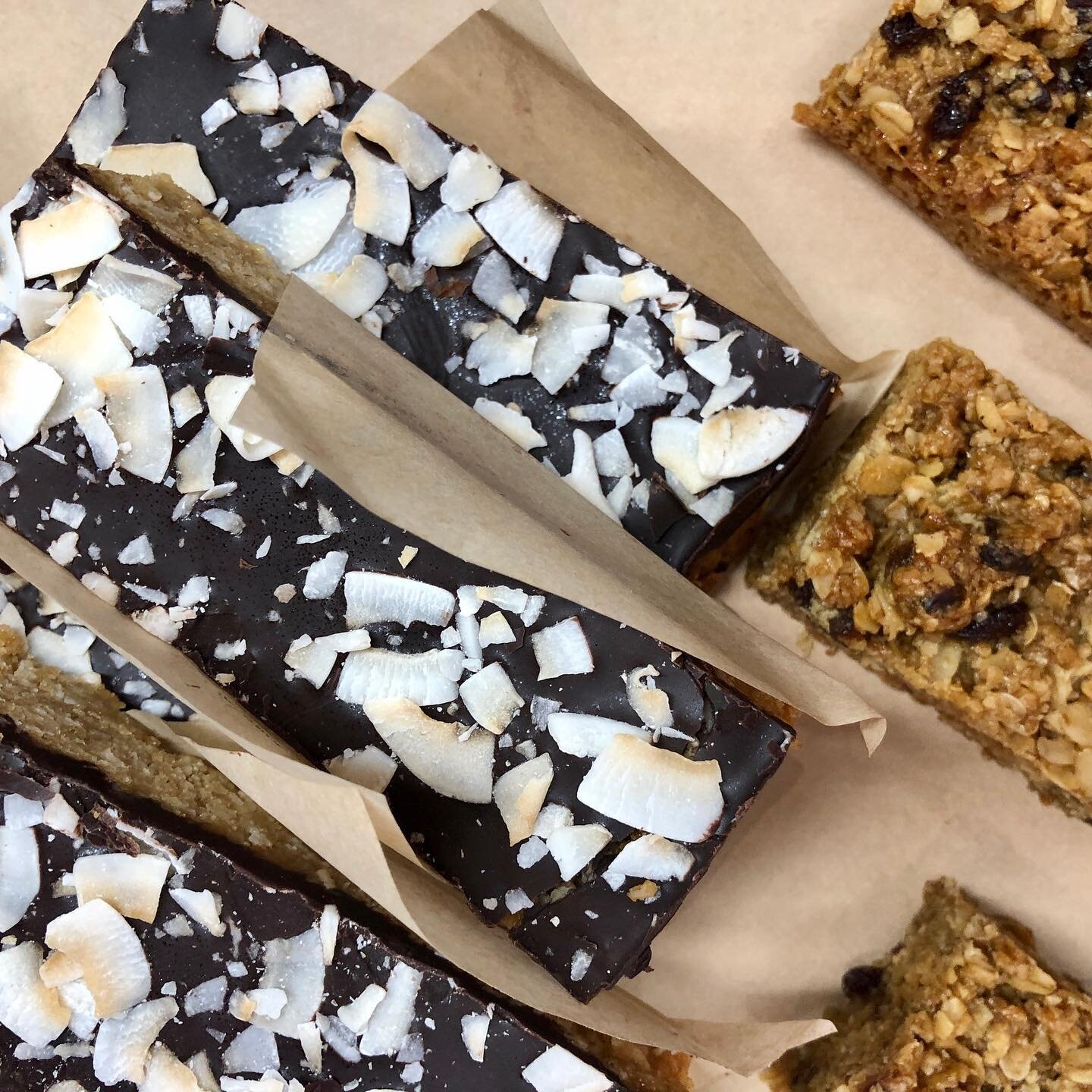 If you&rsquo;re travelling in or out of Paddington this weekend we have some fresh traybakes waiting for you. Pictured is the superseded flapjack which is our favourite.