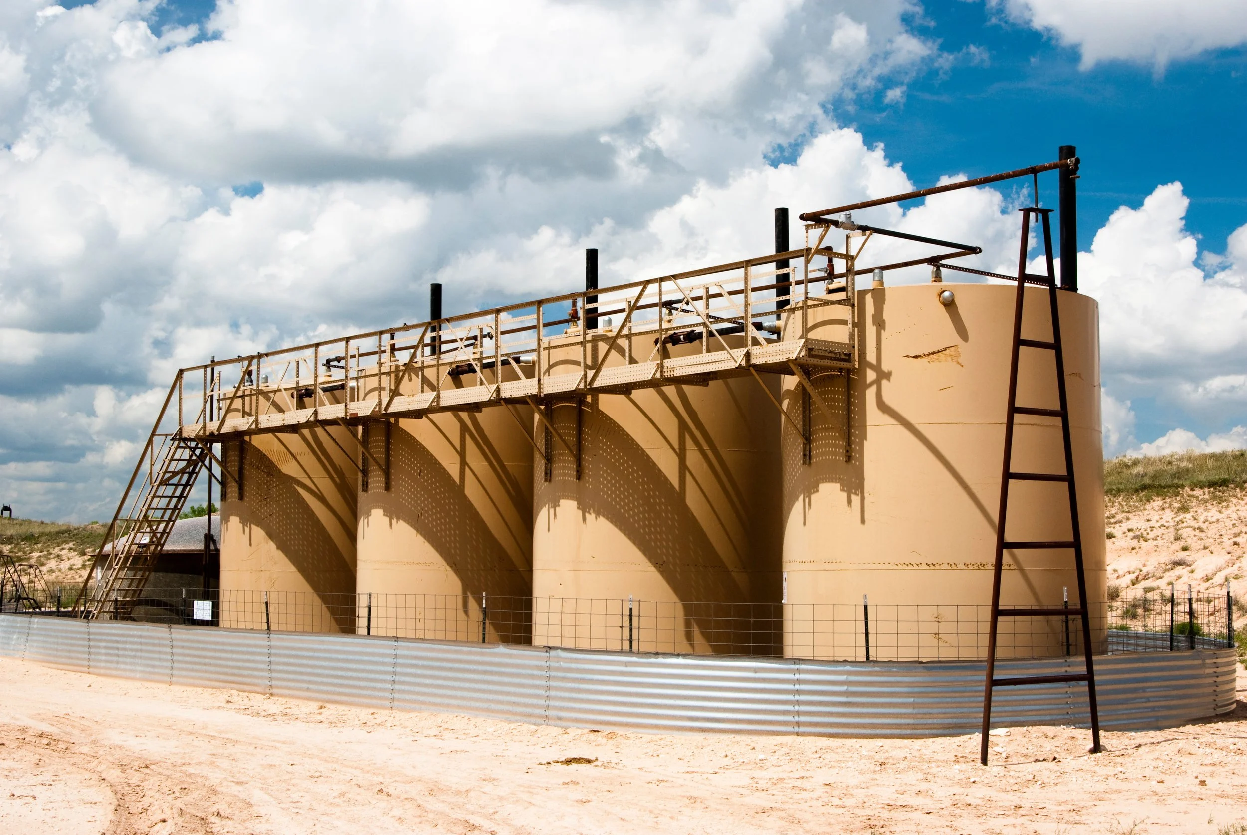 AdobeStock_14503829 gas storage tanks.jpeg