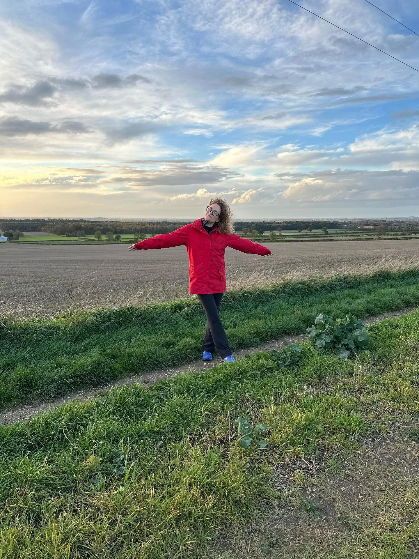 I learned that a &ldquo;howe&rdquo; can mean a hill in England, so here&rsquo;s &ldquo;a Howe on a howe.&rdquo;

Four more shows here in the UK, don&rsquo;t miss &lsquo;em!

Fri 7 Nov TOWN HALL LIVE, KIRTON
Sat 8 Nov OLD PARCELS OFFICE, SCARBOROUGH
T