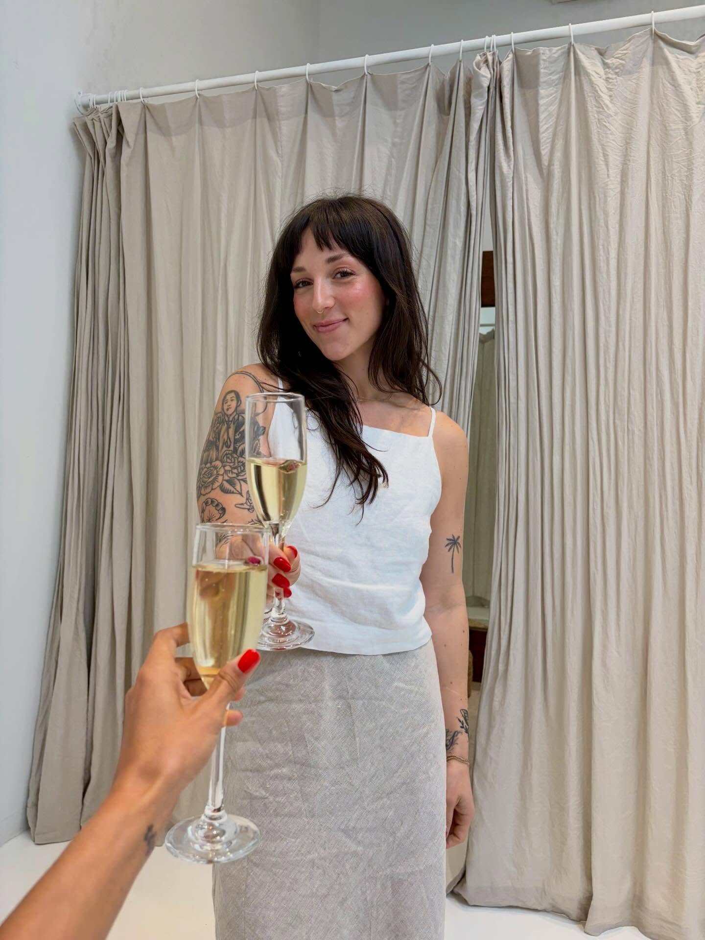 after lots of naurs, i said yasssssssssss!!!! the sweetest weekend with my sister in town for dress shopping, fun hangs with friends &amp; of course &mdash; dyl&rsquo;s flaky chicken!!! 👰🏻🥂🍗✨