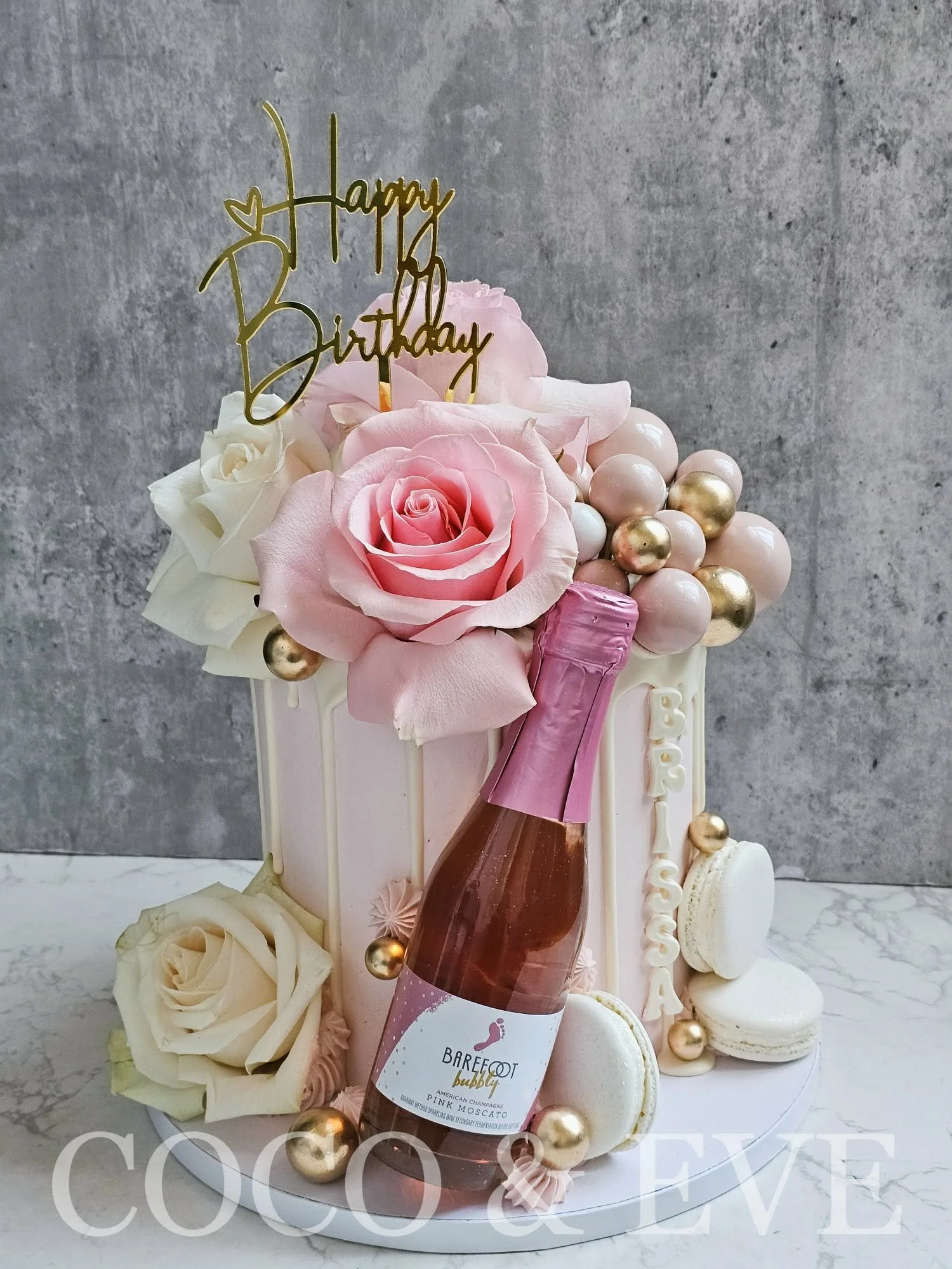 PINK CHAMPAGNE:
Best way to celebrate is to pop some champagne! Cake includes a mini bottle of champagne with florals and macarons.
6" $295